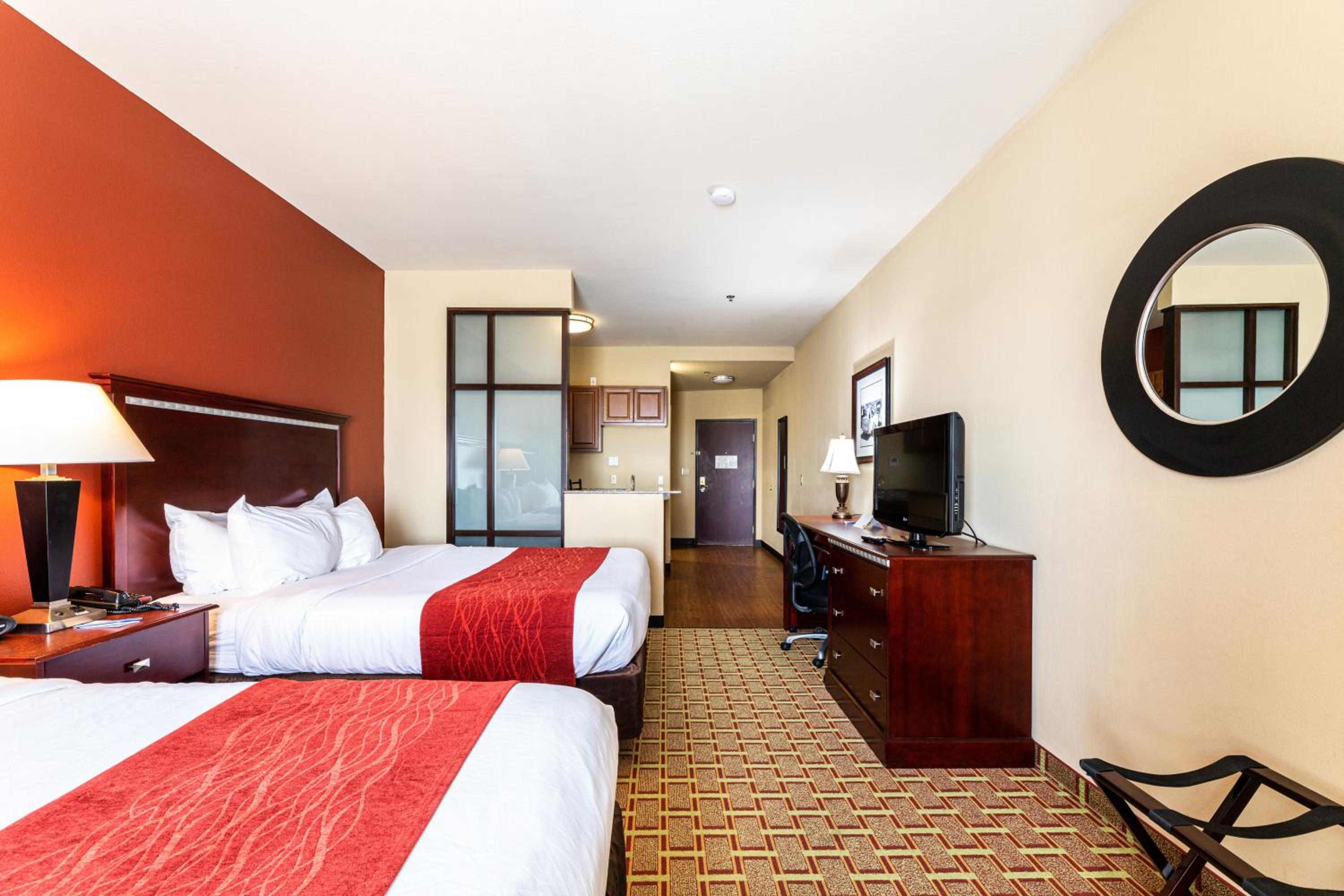 Two-Bedroom Queen Suite with Sofa Bed - Photo 4