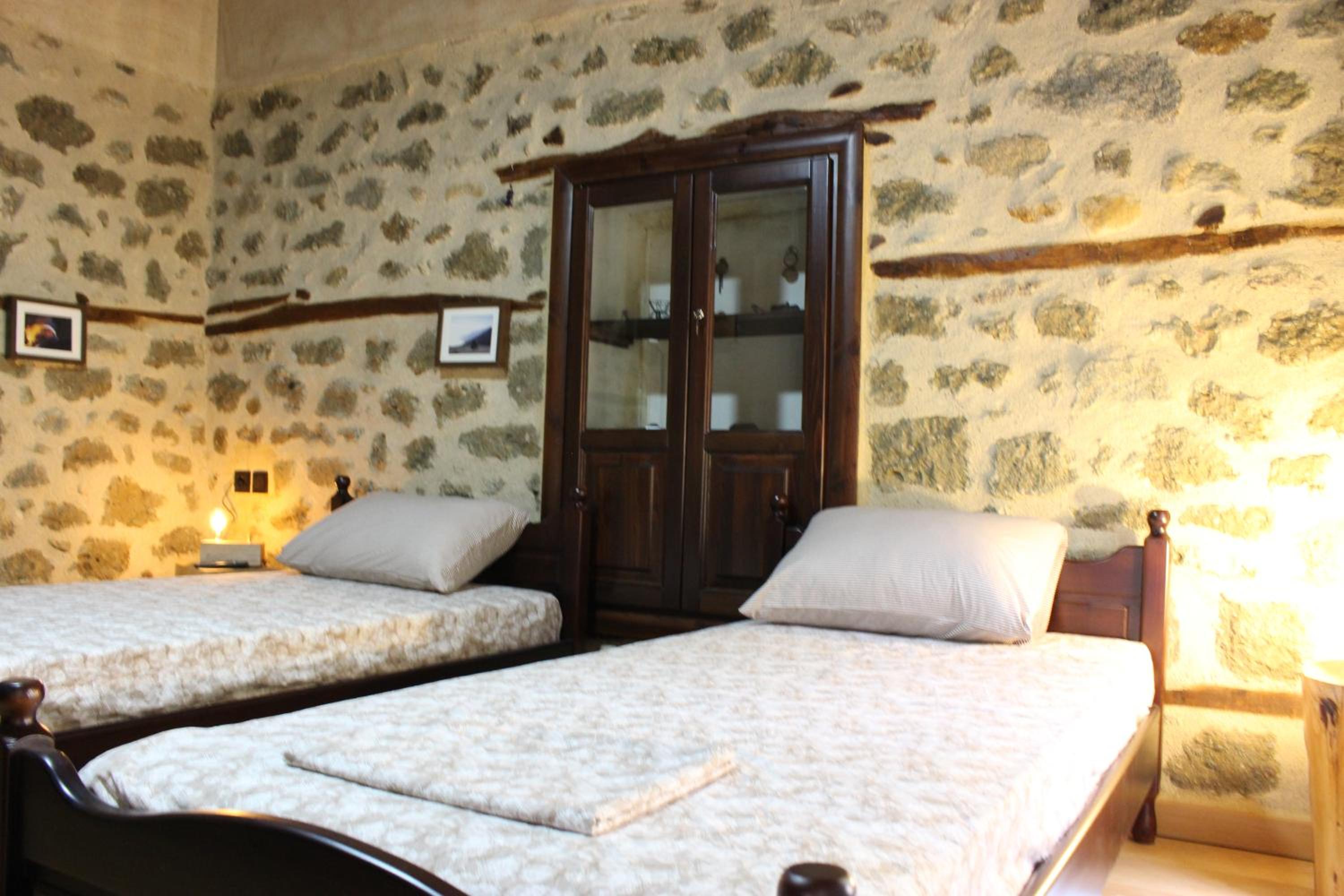 Two-Bedroom House - Photo 19