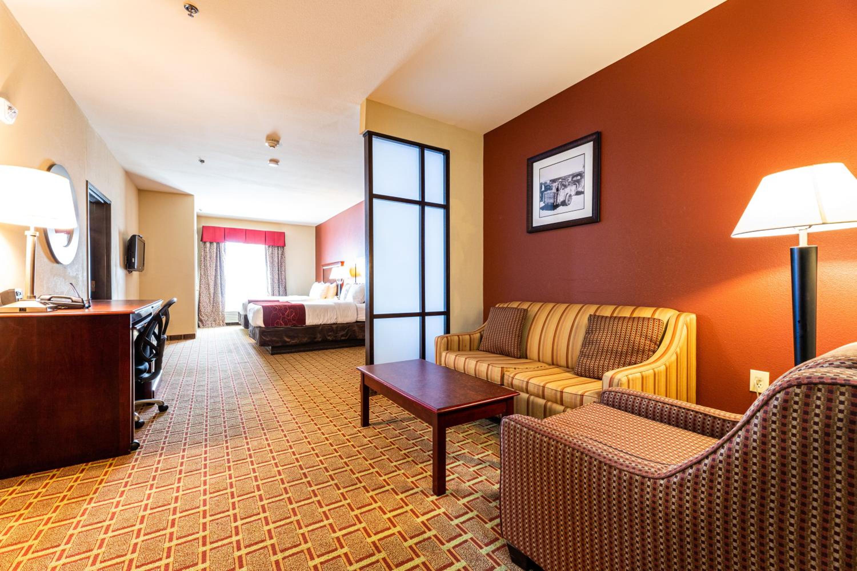 Two-Bedroom Queen Suite with Sofa Bed - Photo 3