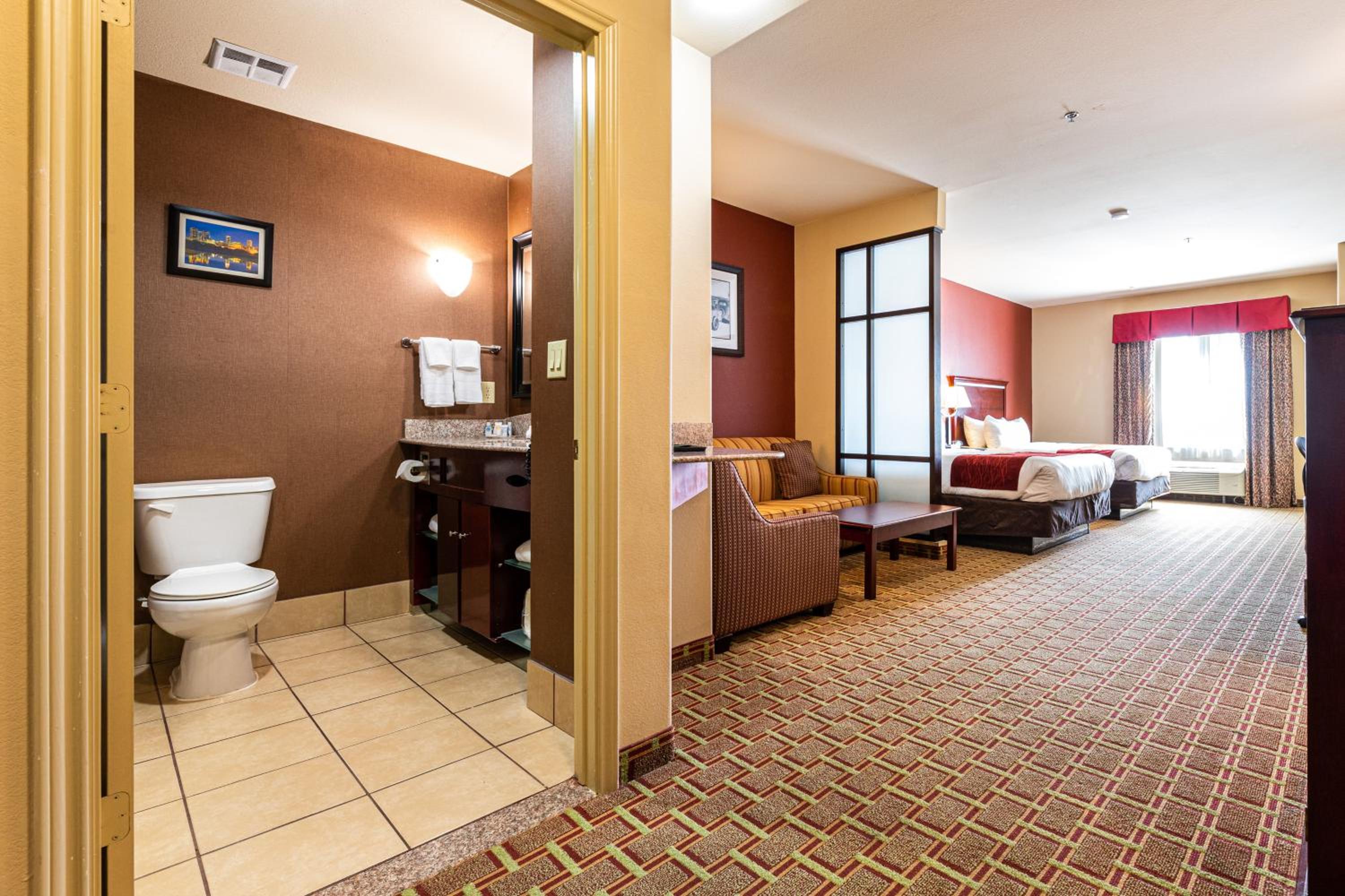 Two-Bedroom Suite - Photo 5
