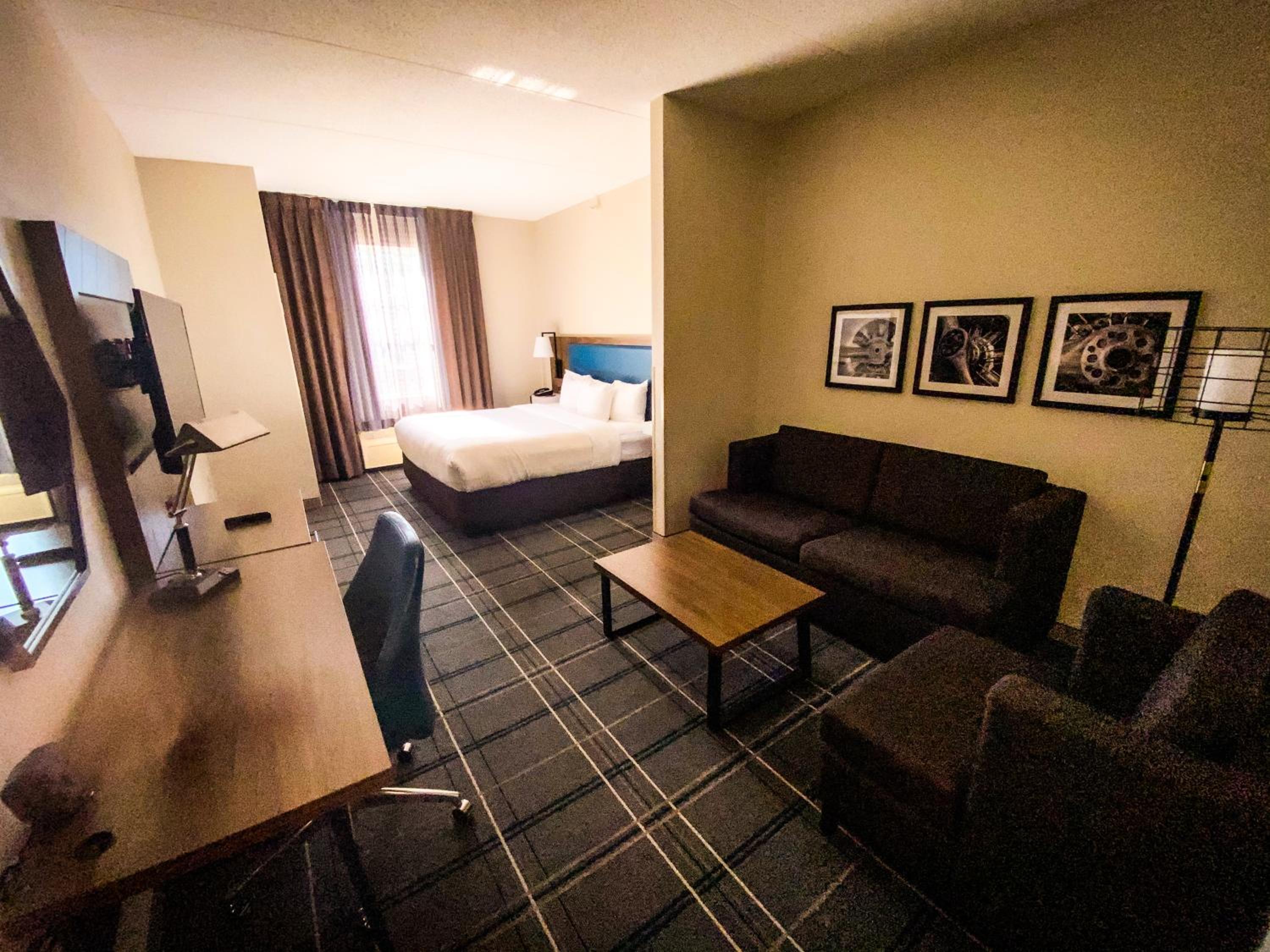 King Suite - Accessible/Non-Smoking