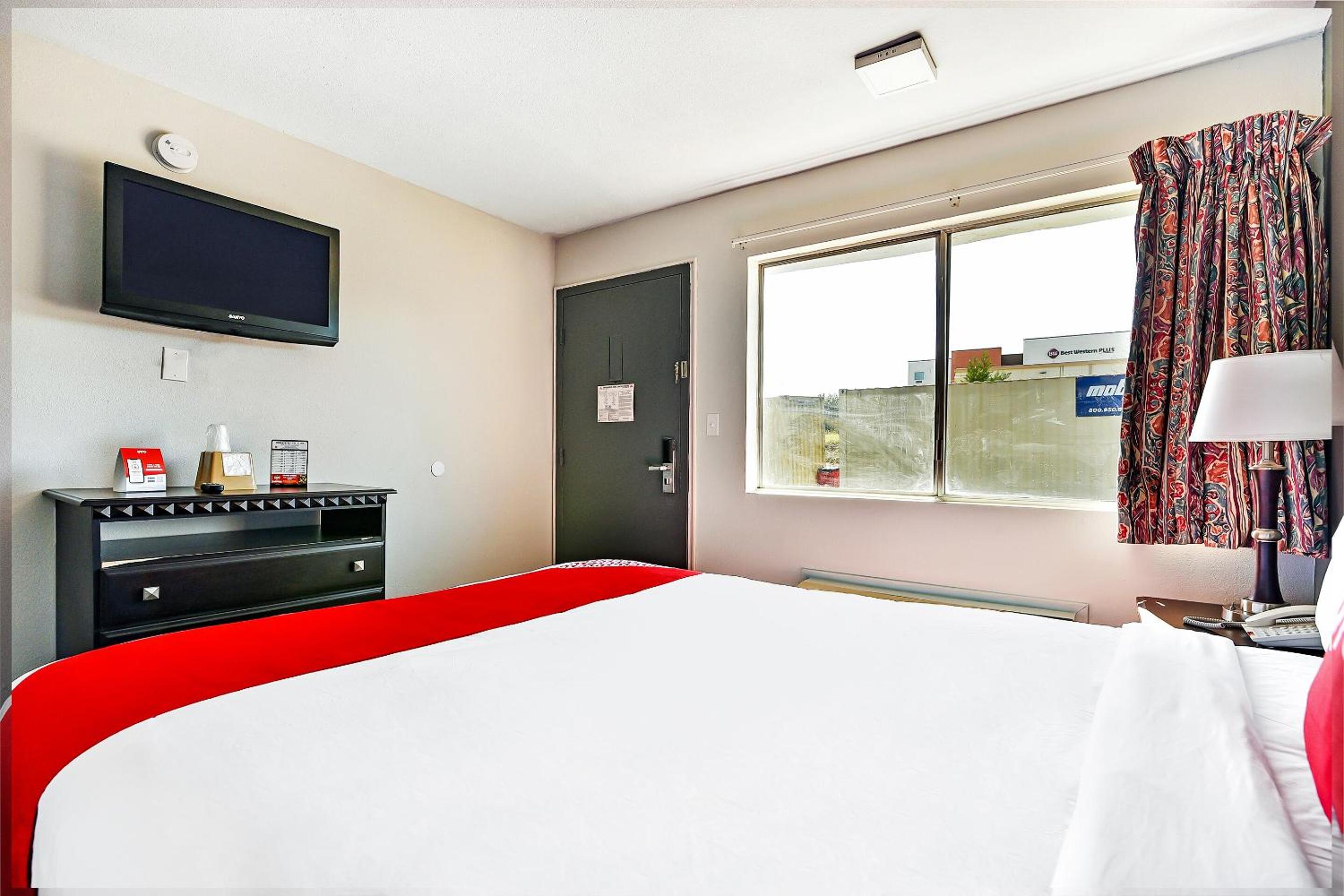 Premium Queen Bed Smoking - Photo 4