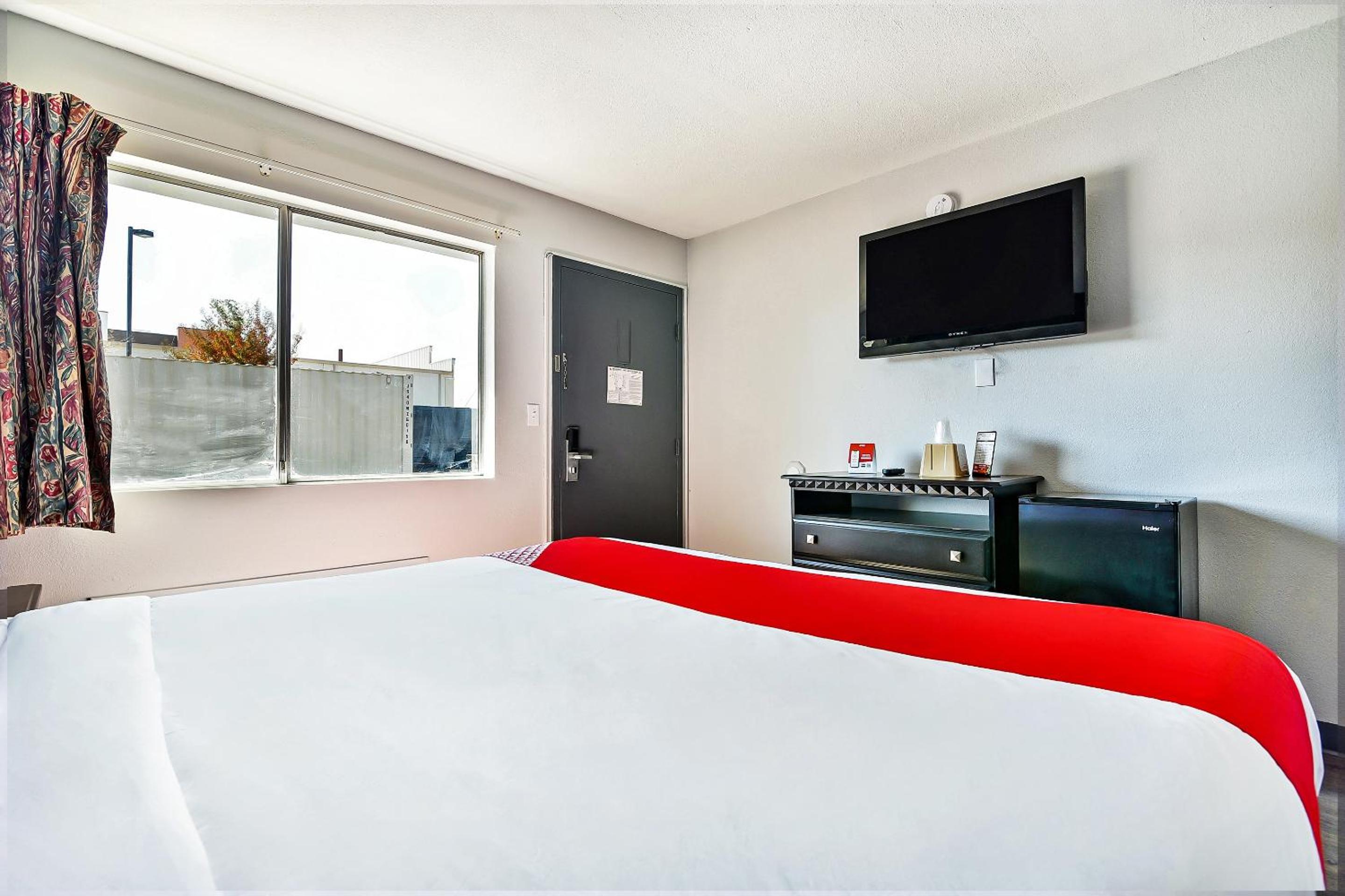 Premium King Bed - Photo 3
