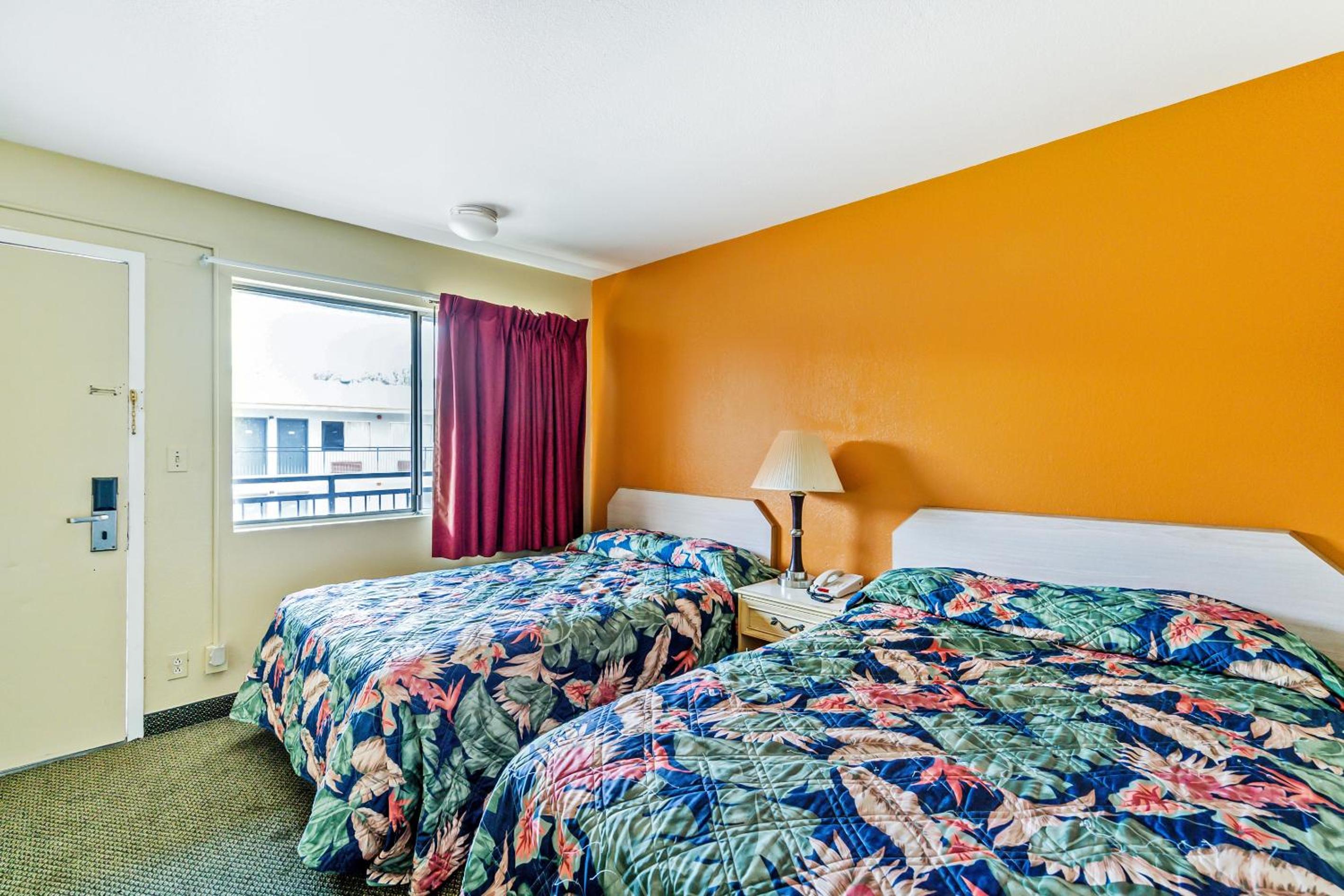2 Full Bed Walkin photo 2