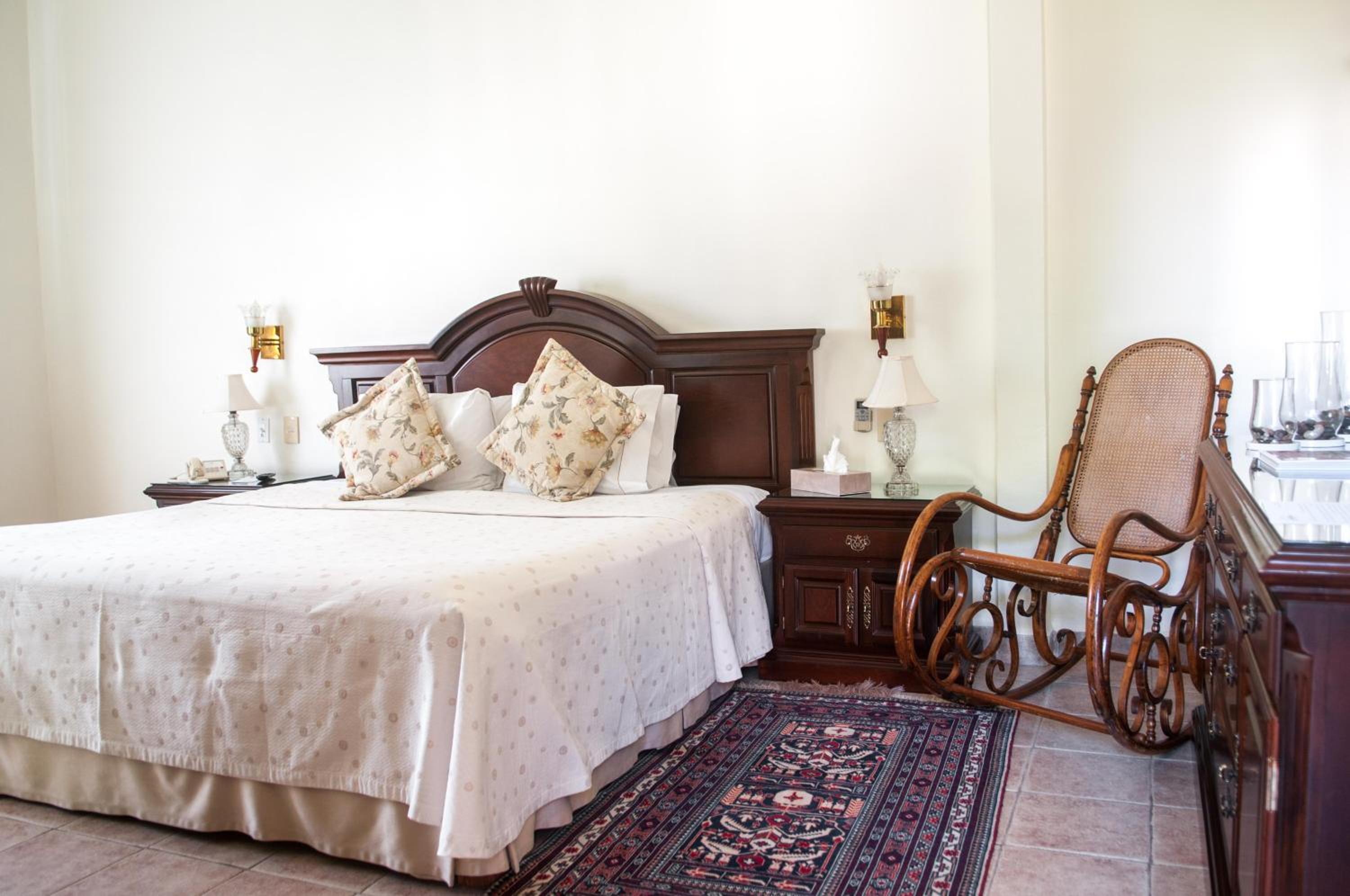 Deluxe Suite with Spa Bath - Photo 1