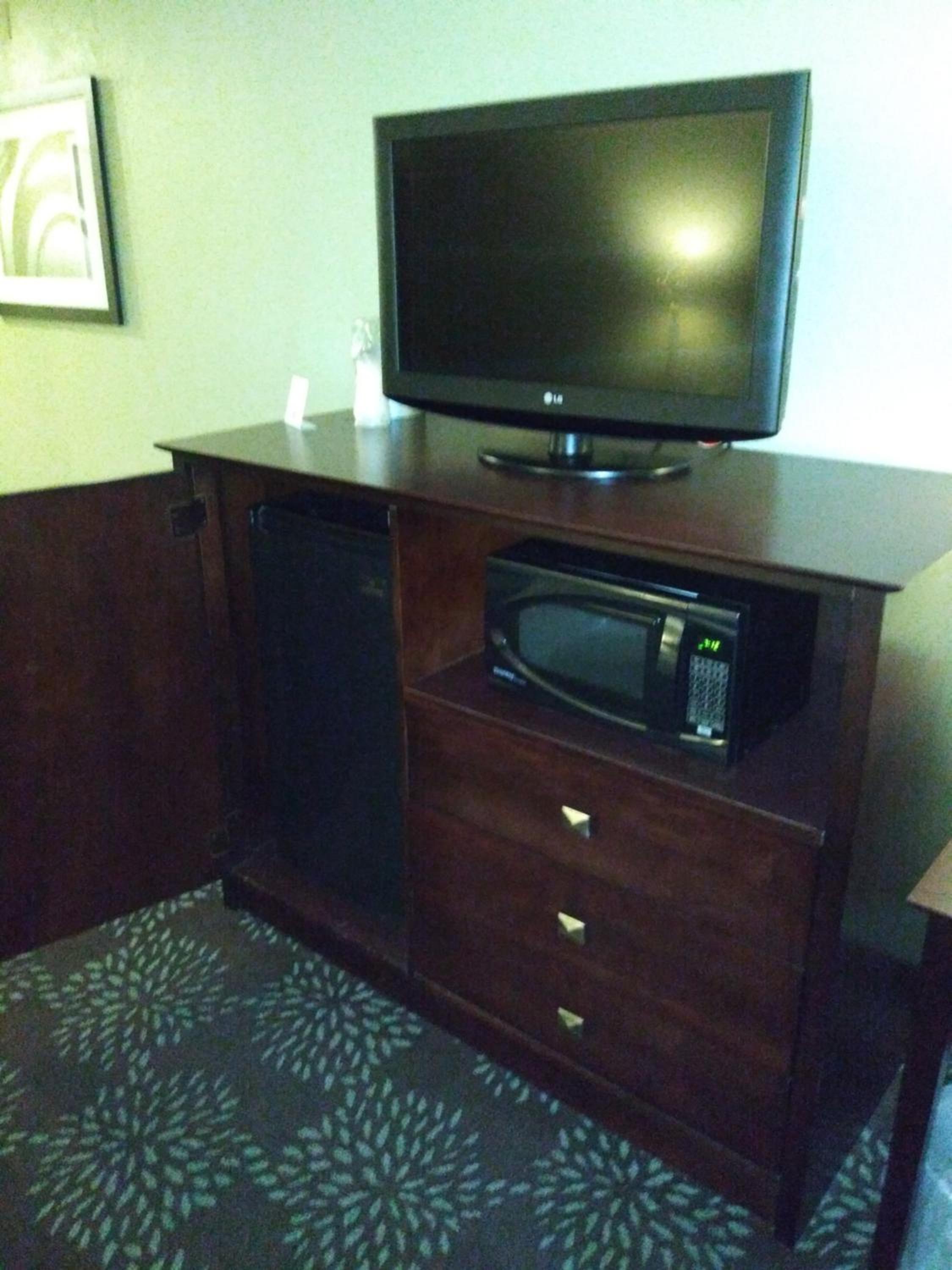 Standard Room with Two Queen Beds - Photo 4