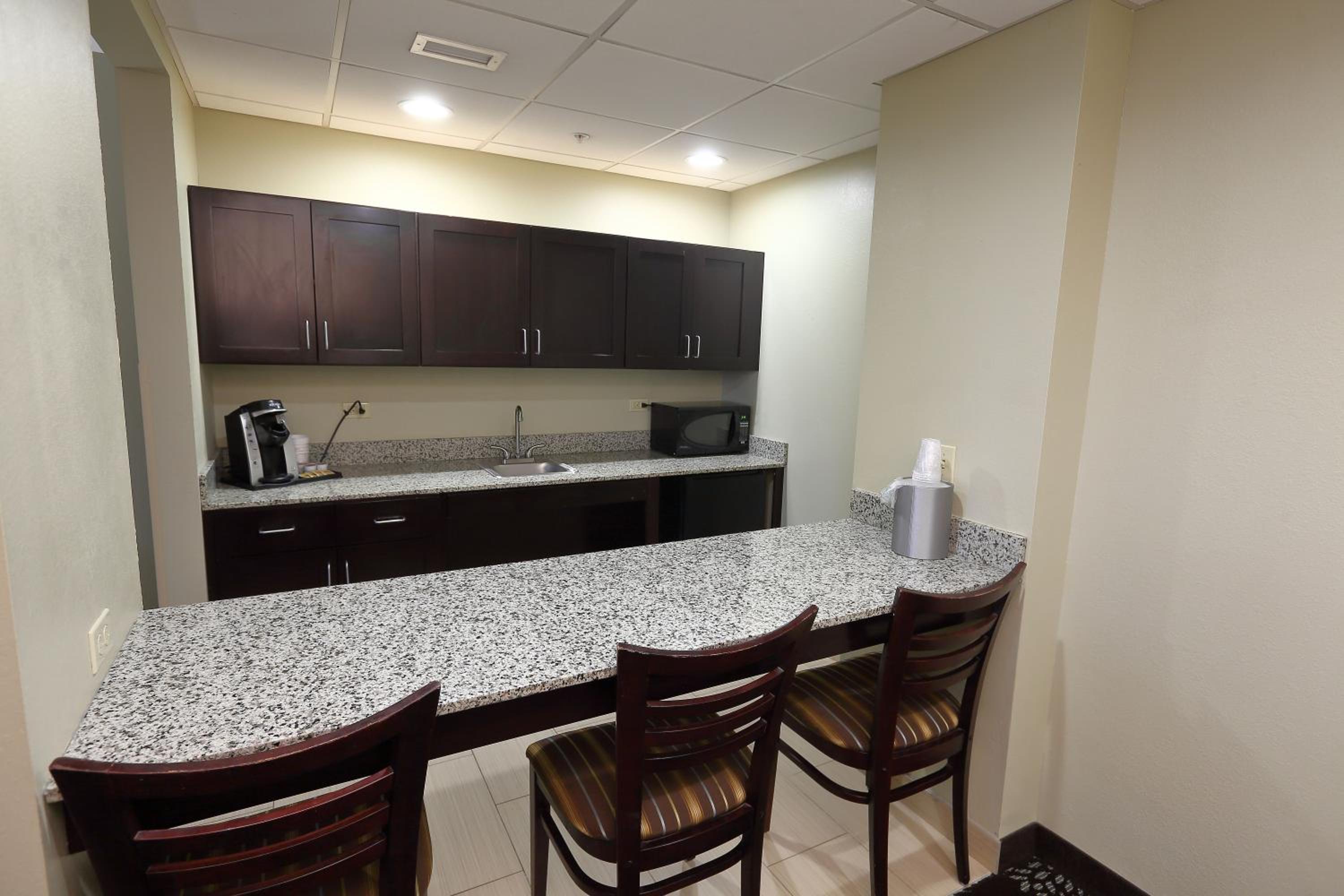 King Suite - Hearing Accessible/Non-Smoking photo 2