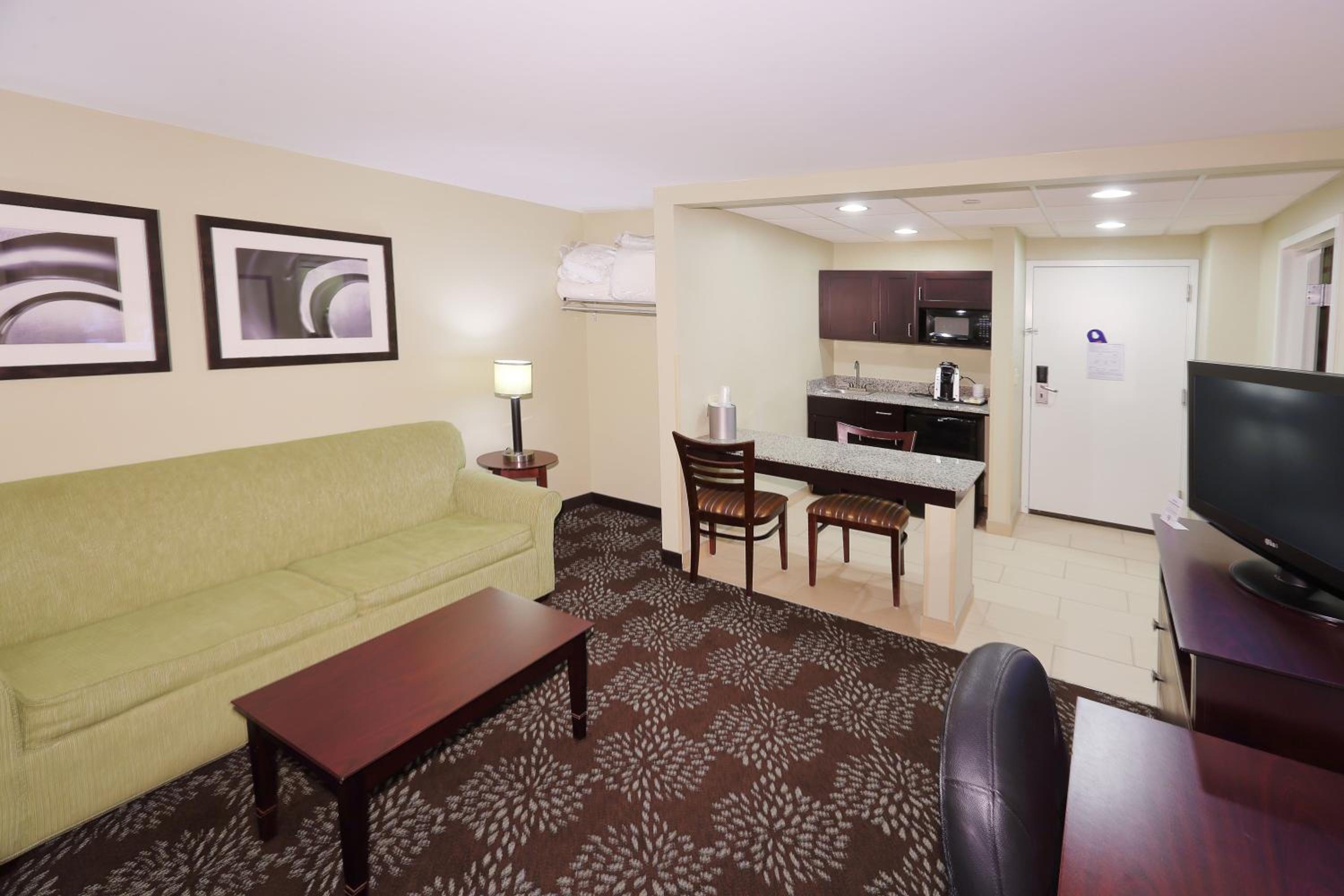 King Suite - Photo 2