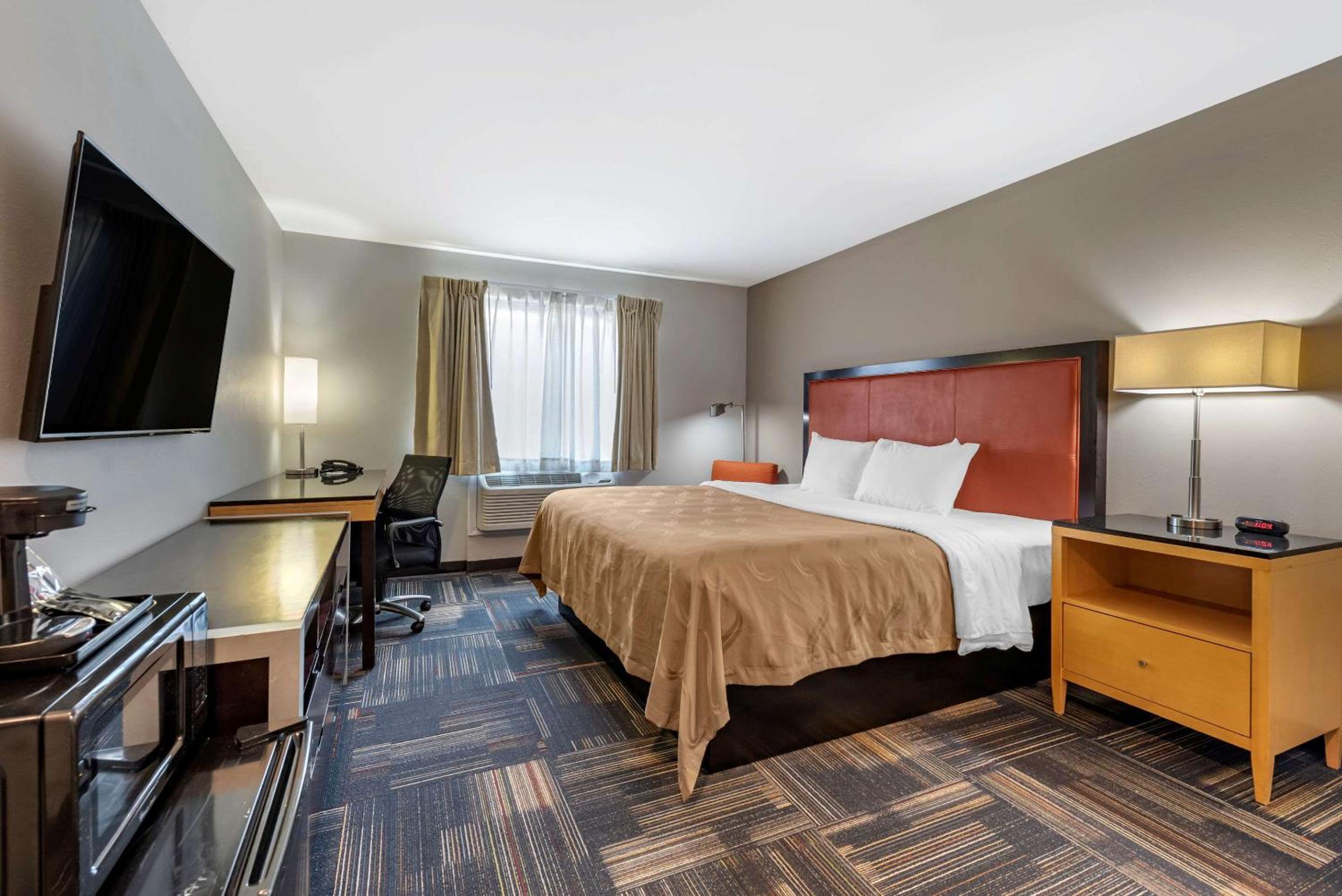 Standard King Room - Non-Smoking  - Photo 1