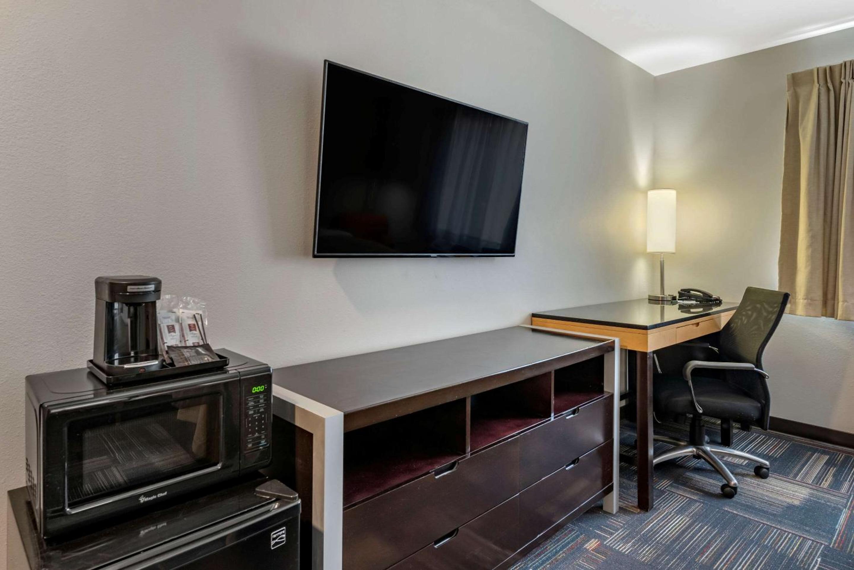 Standard King Room - Non-Smoking  - Photo 2