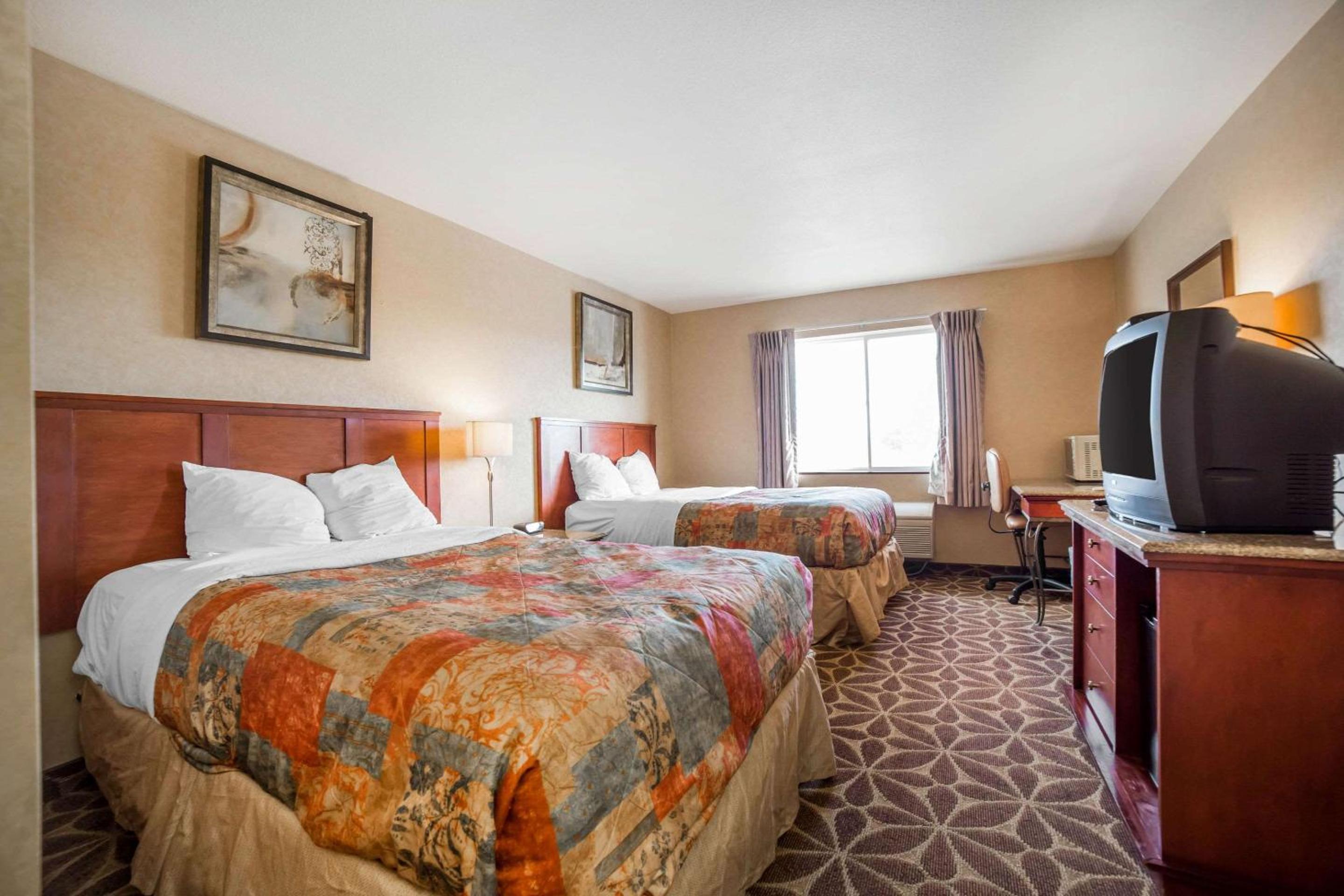Double Room with Two Double Beds - Smoking - Photo 1