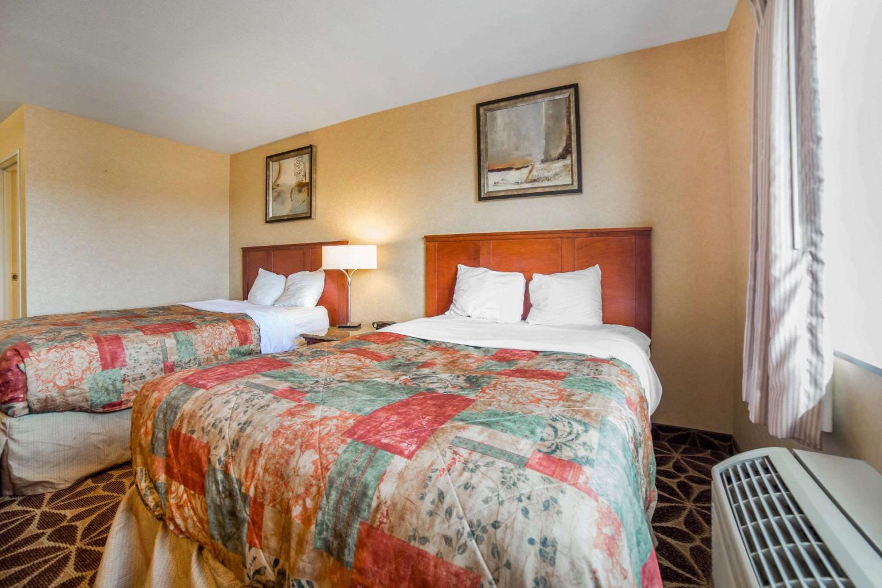 Double Room with Two Double Beds - Smoking - Photo 2