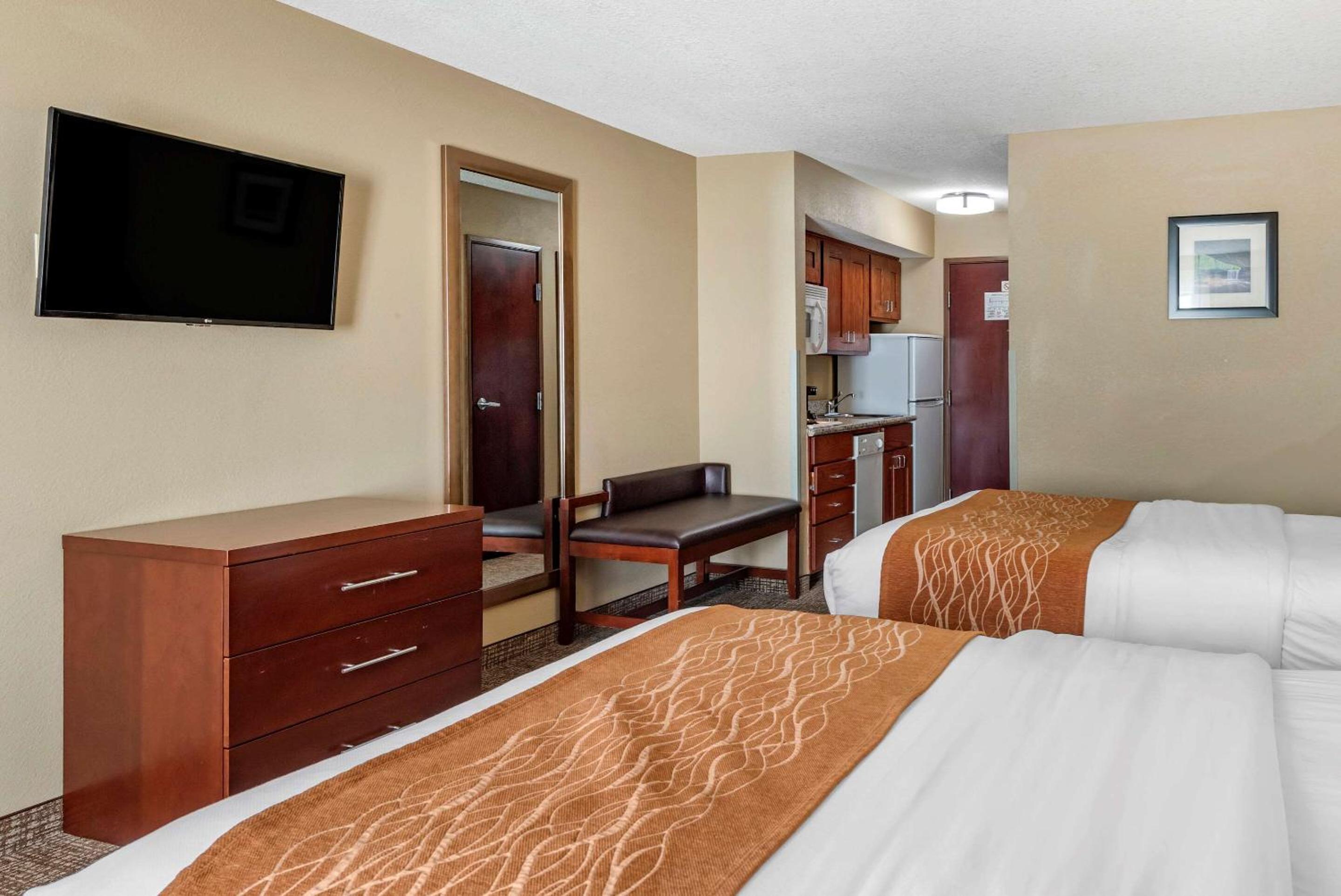 Efficiency Double Room with Two Double Beds - Non-Smoking - Photo 1
