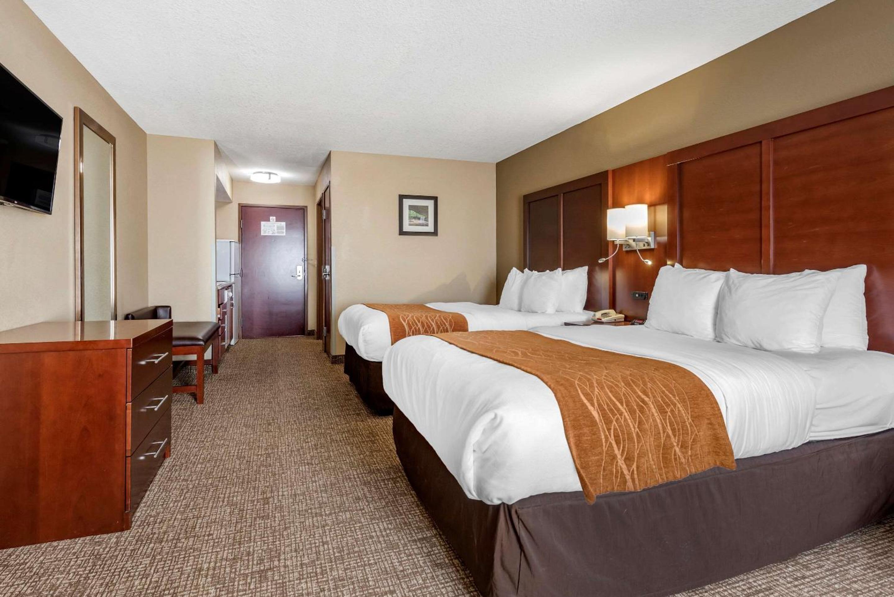 Efficiency Double Room with Two Double Beds - Non-Smoking - Photo 2