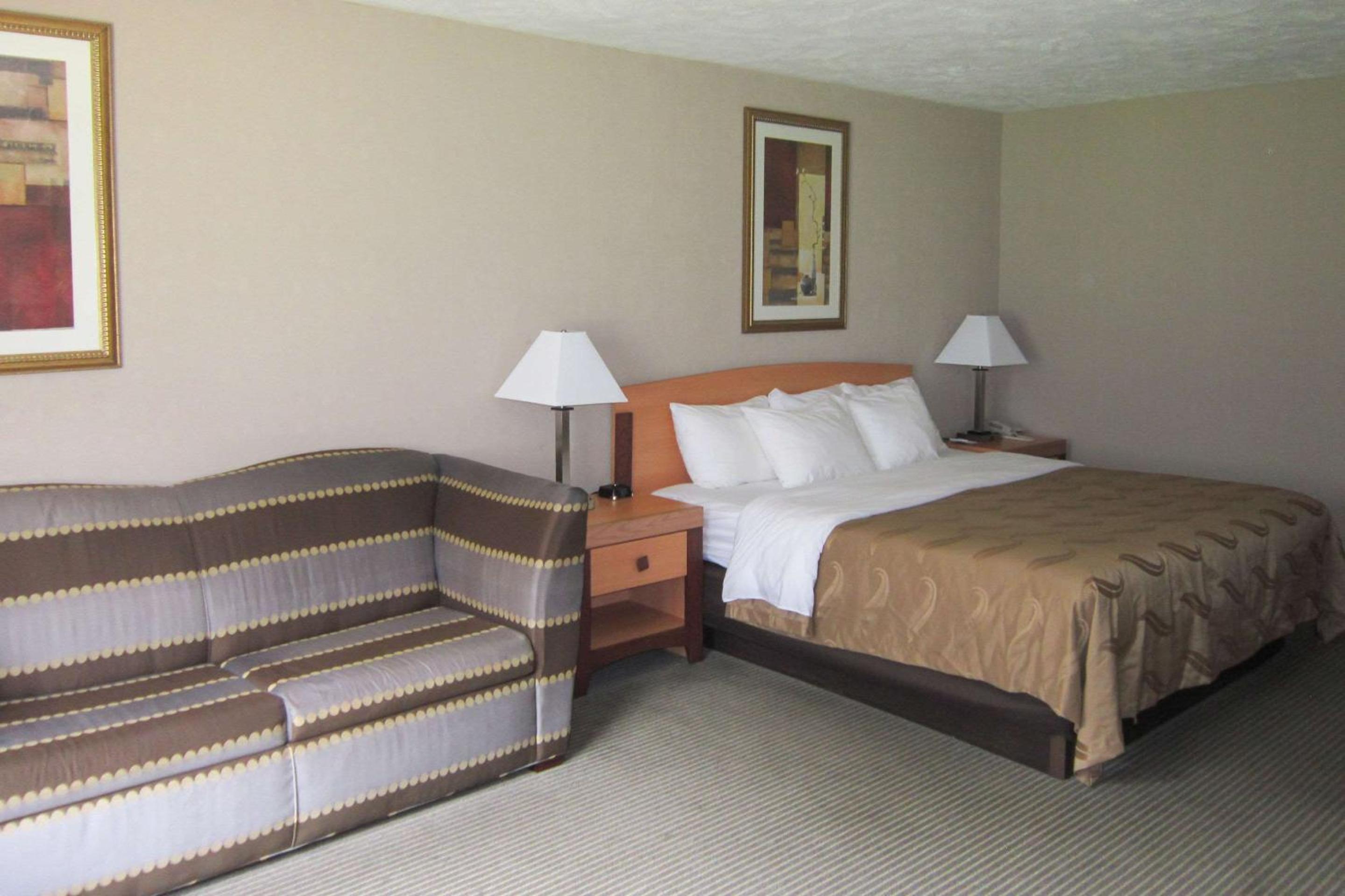 Deluxe King Room - Photo 3