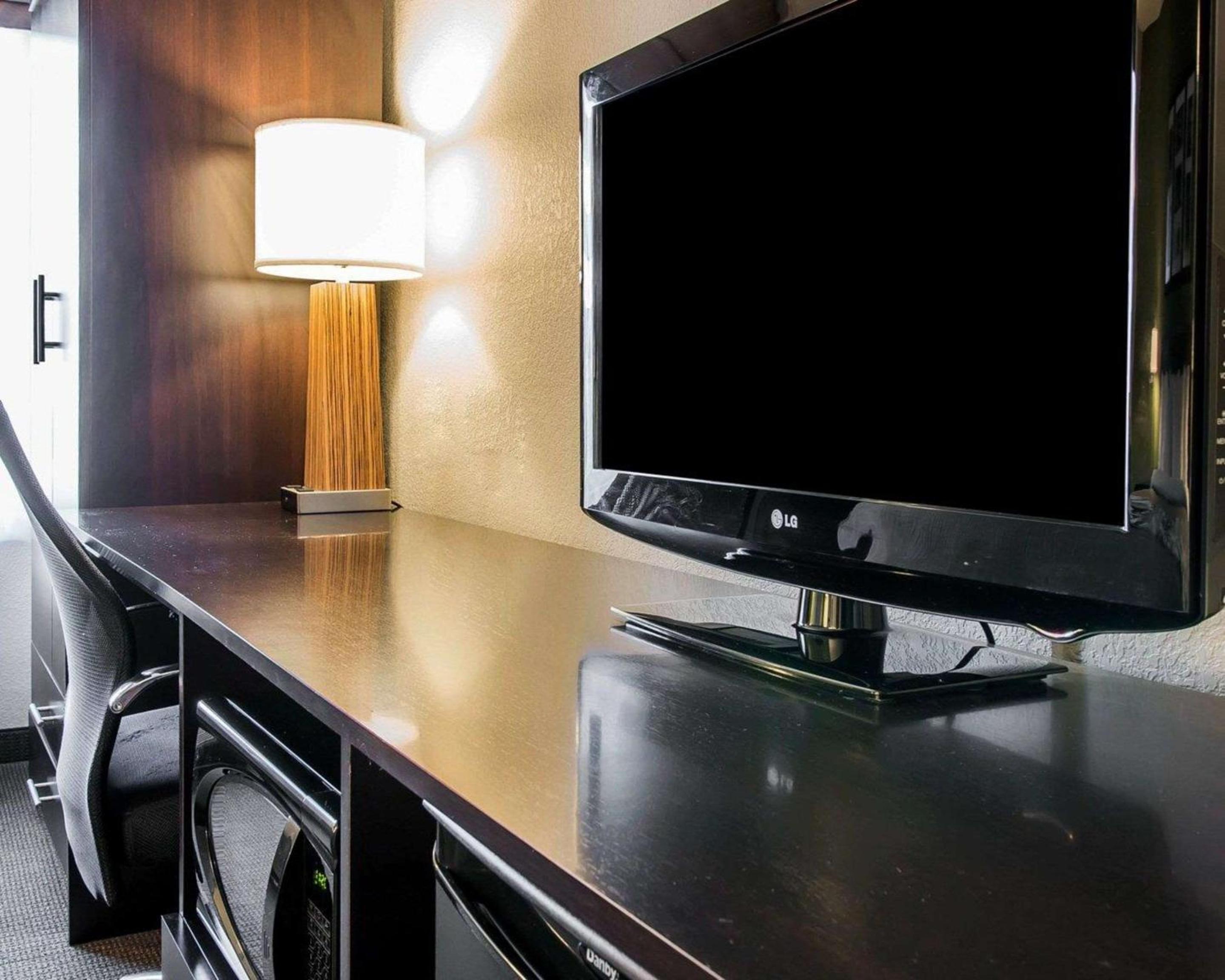 King Room - Non-Smoking - Photo 1