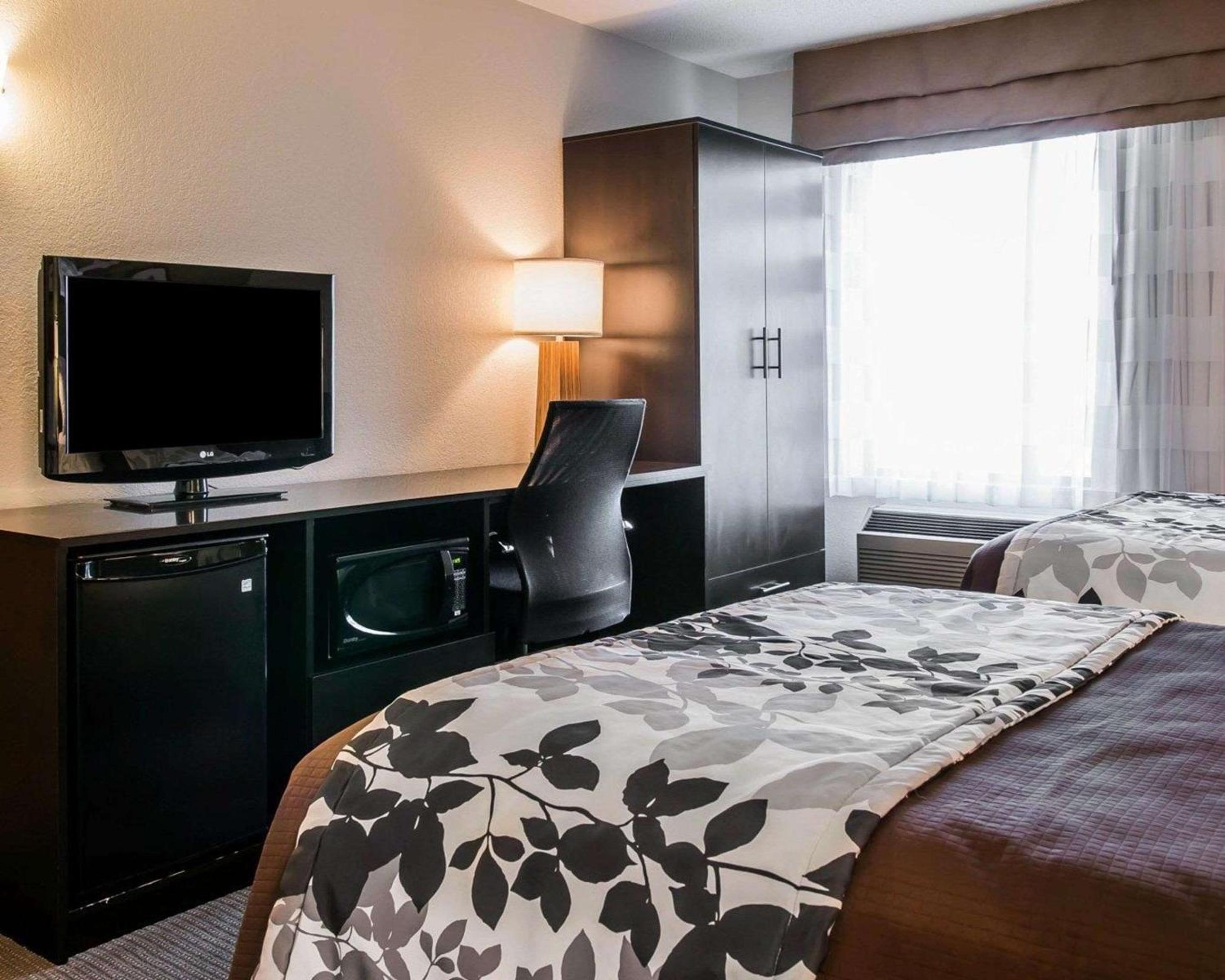 Double Room with Two Double Beds - Non-Smoking - Photo 2