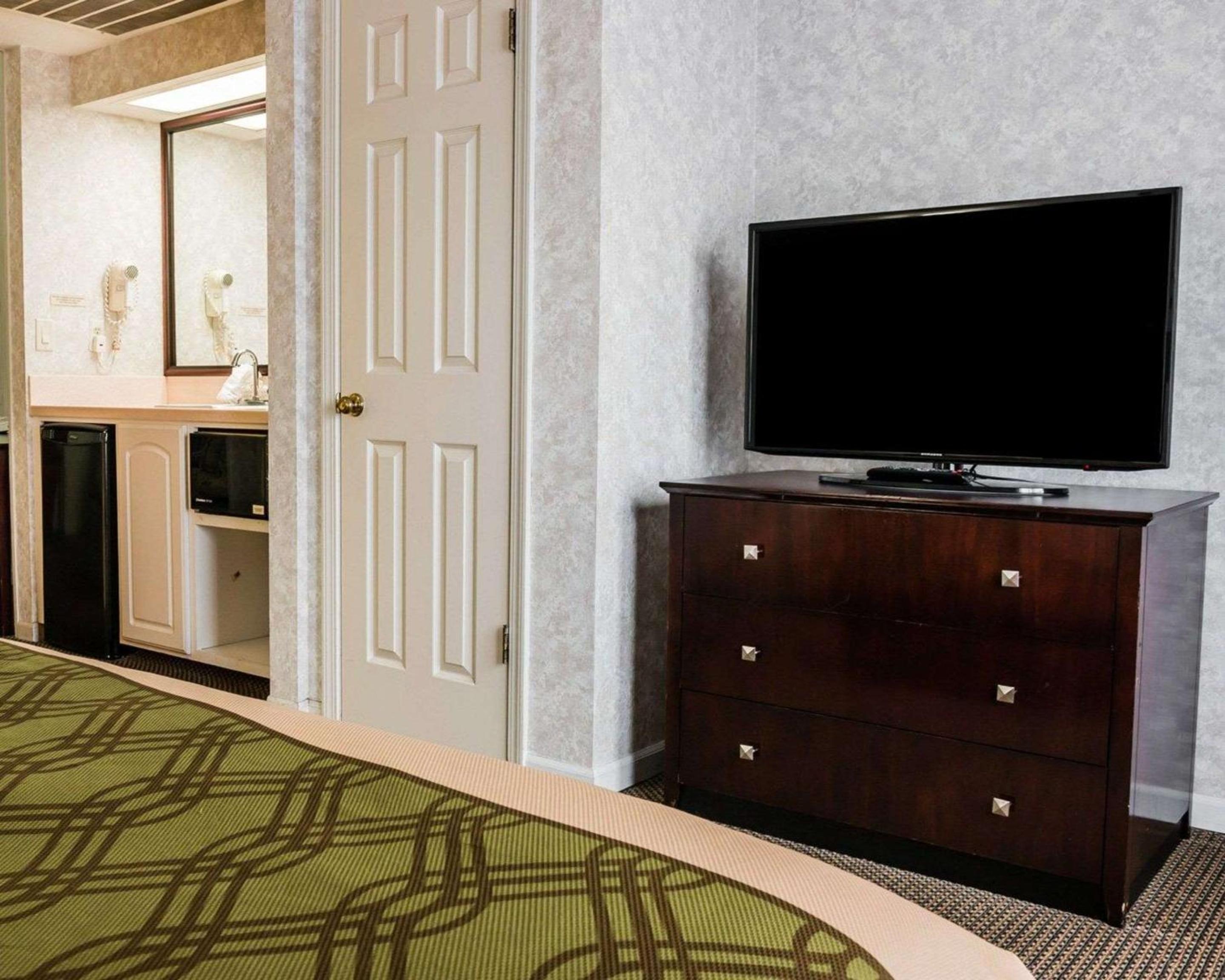 Queen Suite - Photo 4