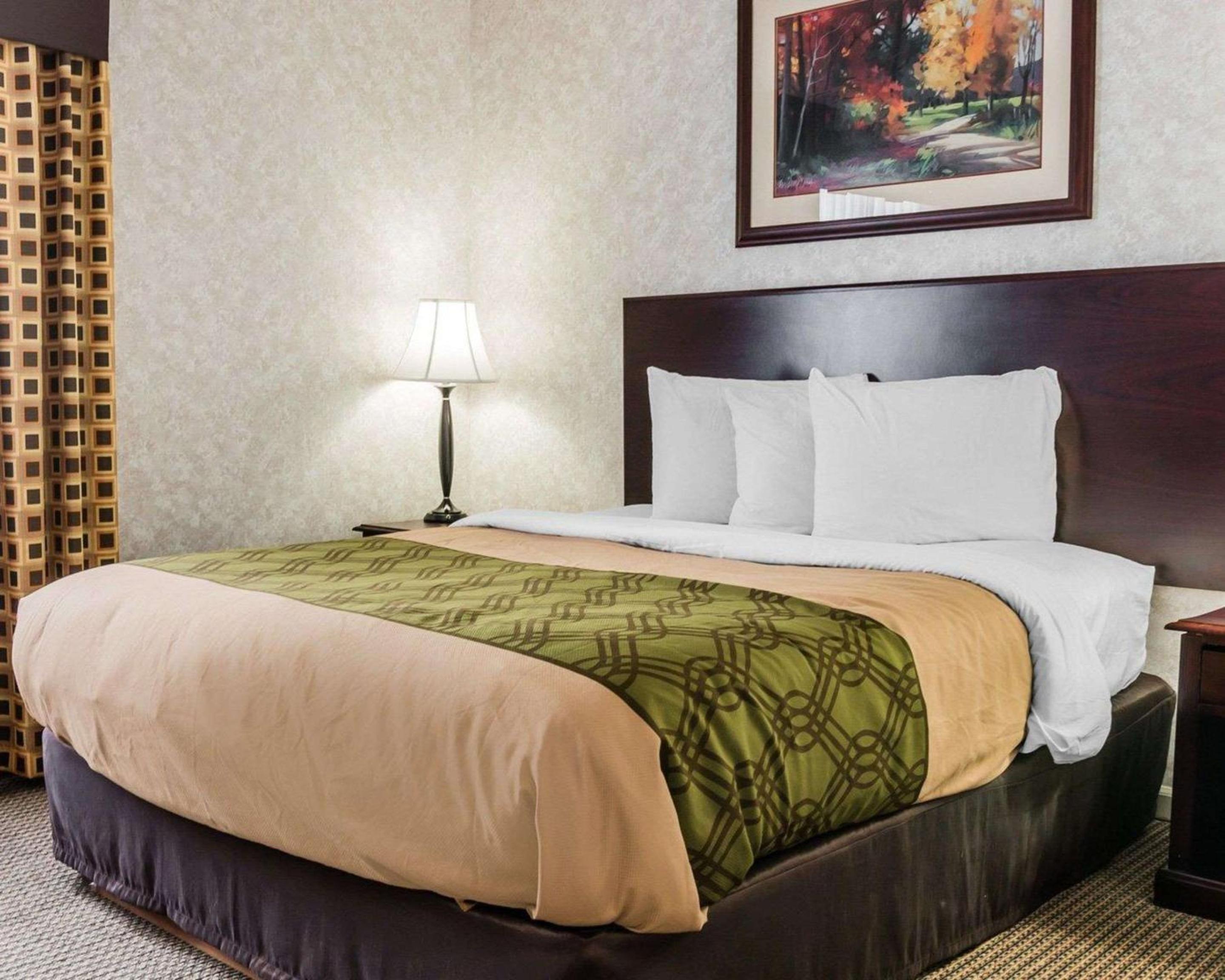 Queen Suite - Photo 3