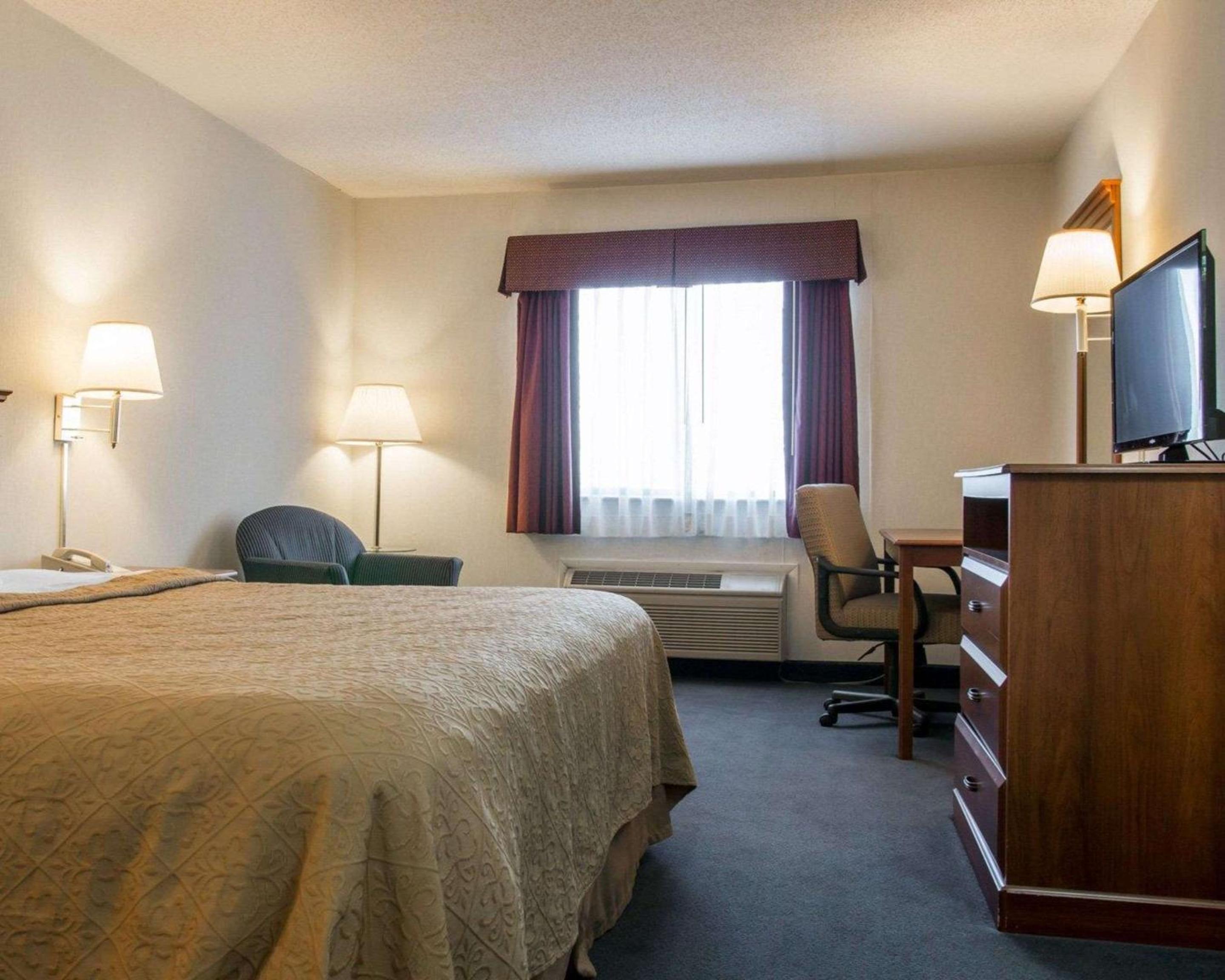 King Room - Non-Smoking - Photo 1