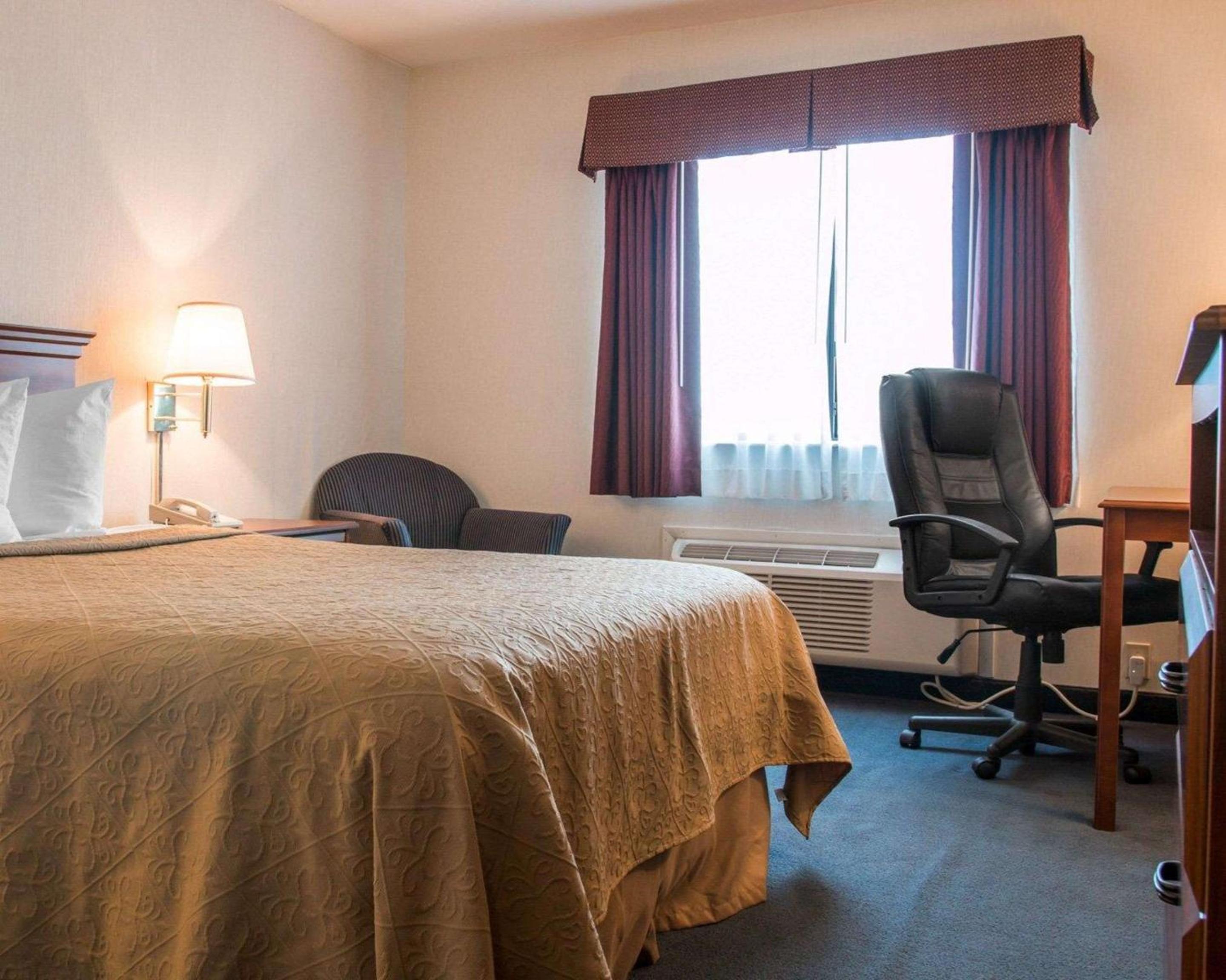 Queen Room - Non-Smoking - Photo 4