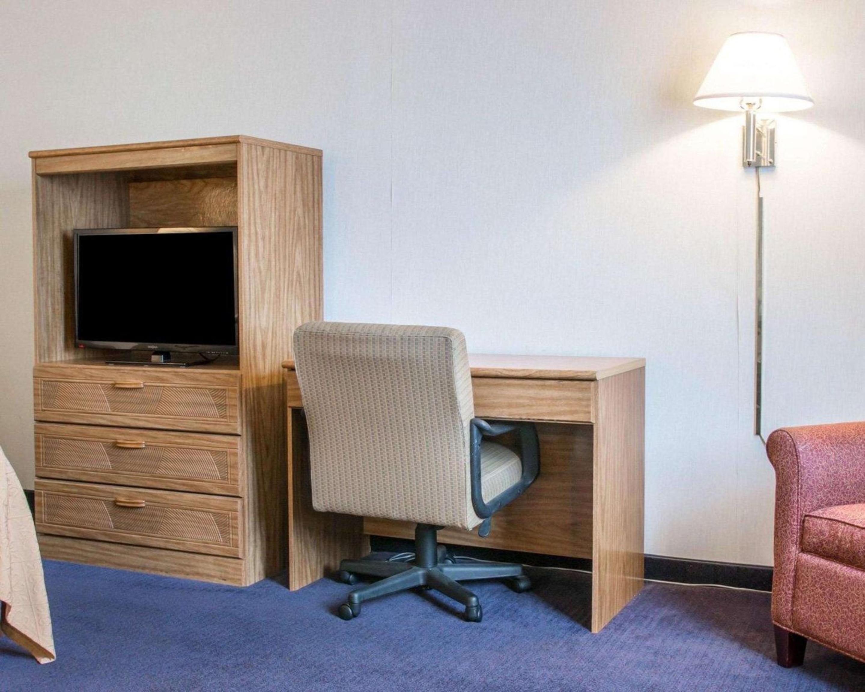 Double Room with Two Double Beds - Non-Smoking - Photo 2