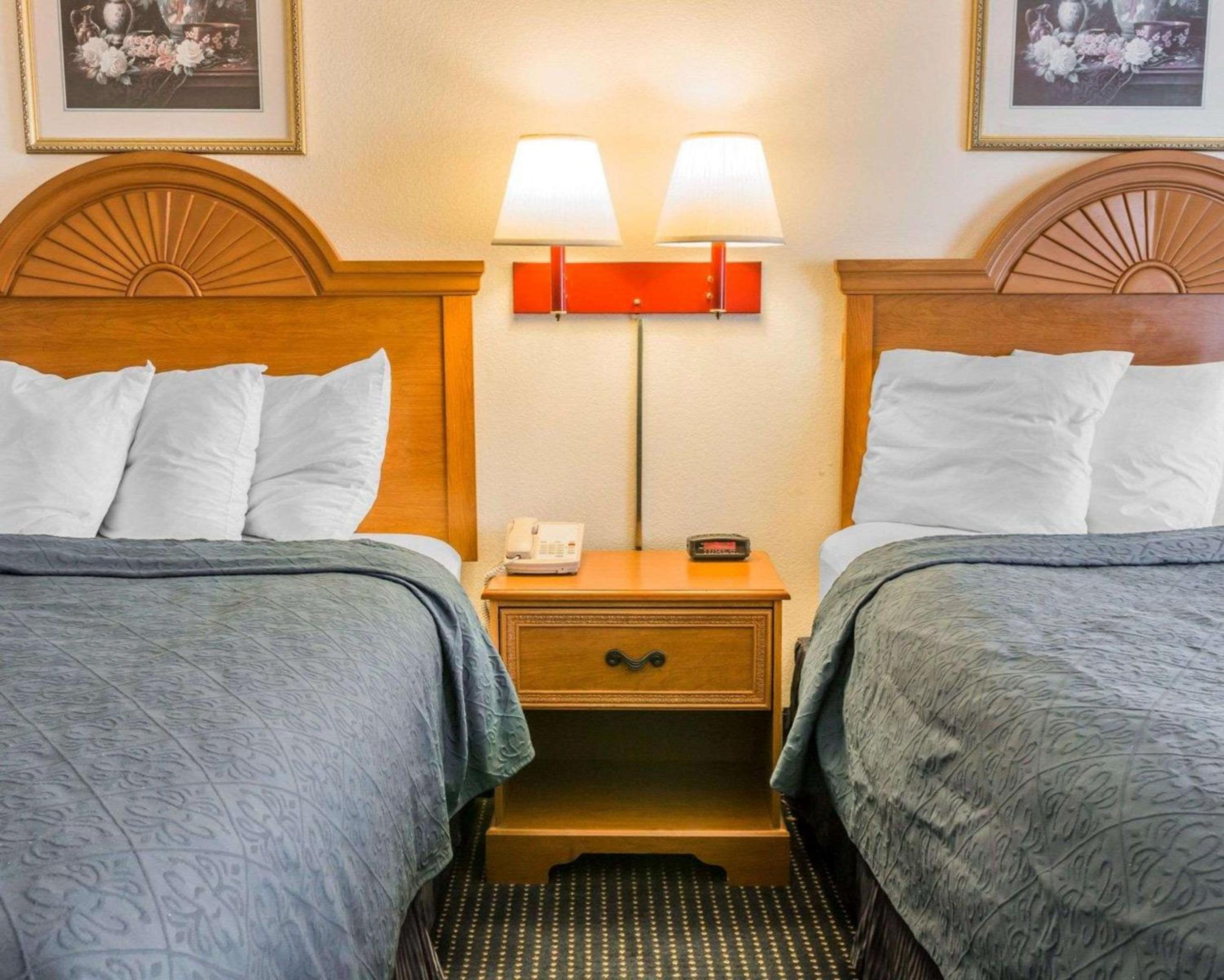 Double Room with Two Double Beds - Non-Smoking - Photo 4