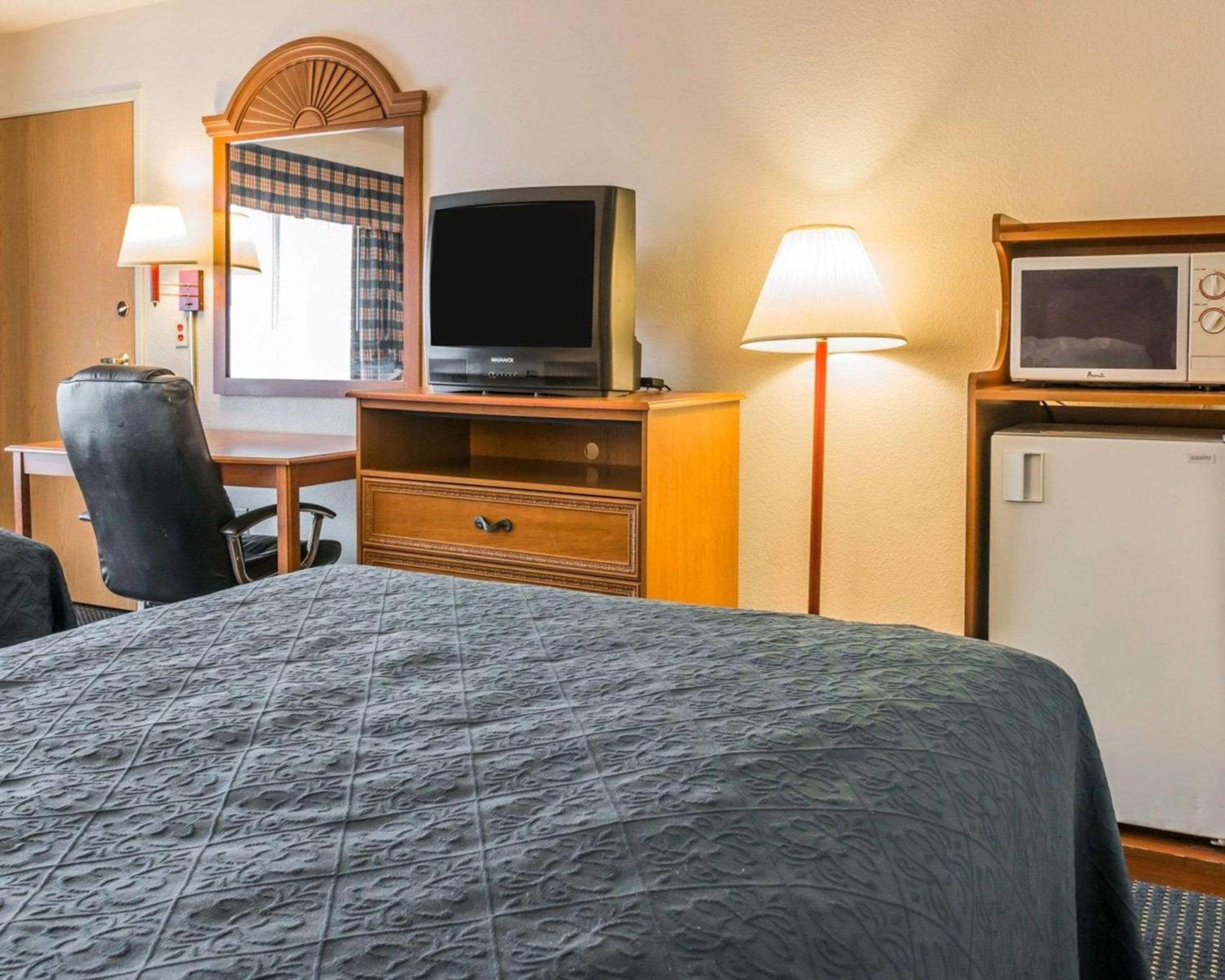Double Room with Two Double Beds - Non-Smoking - Photo 3