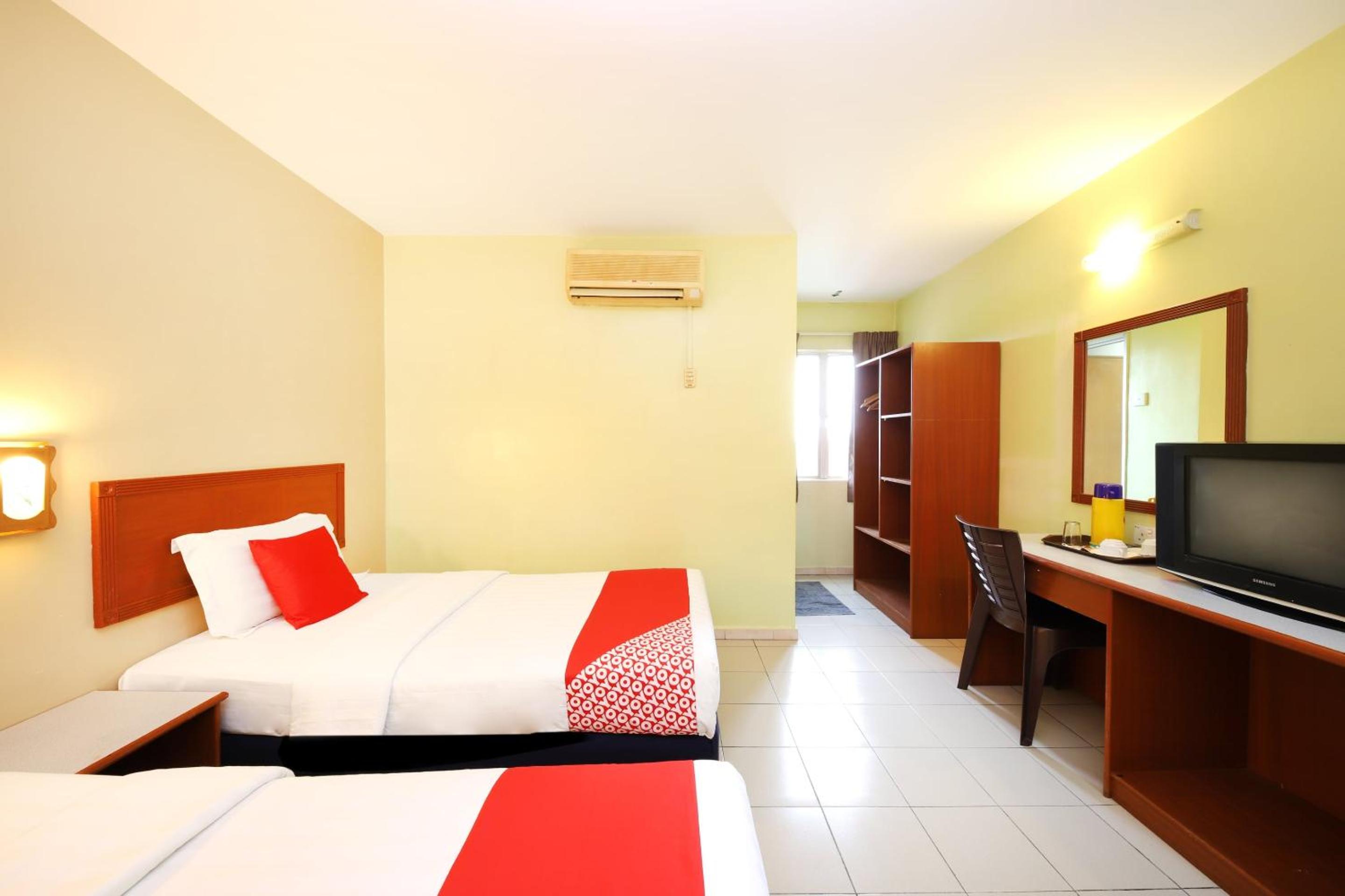Standard Twin Room - Photo 4