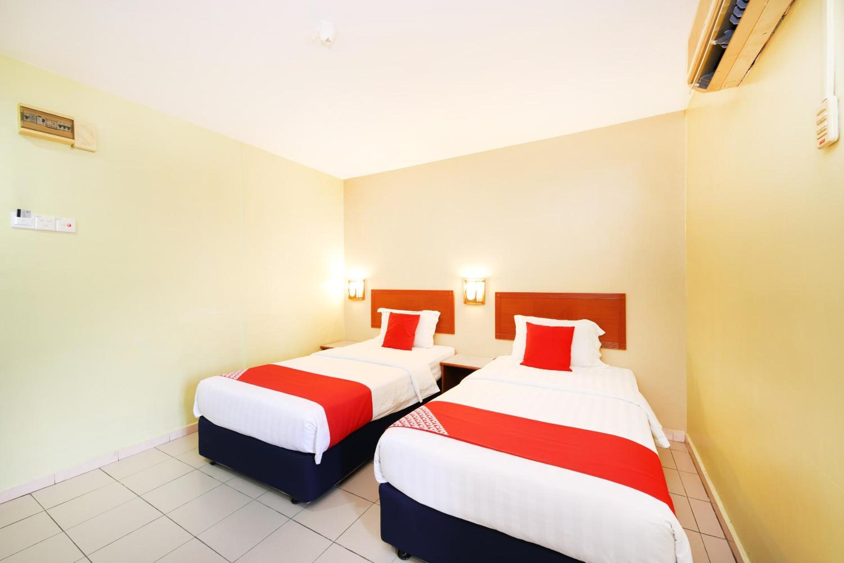 Standard Twin Room - Photo 6