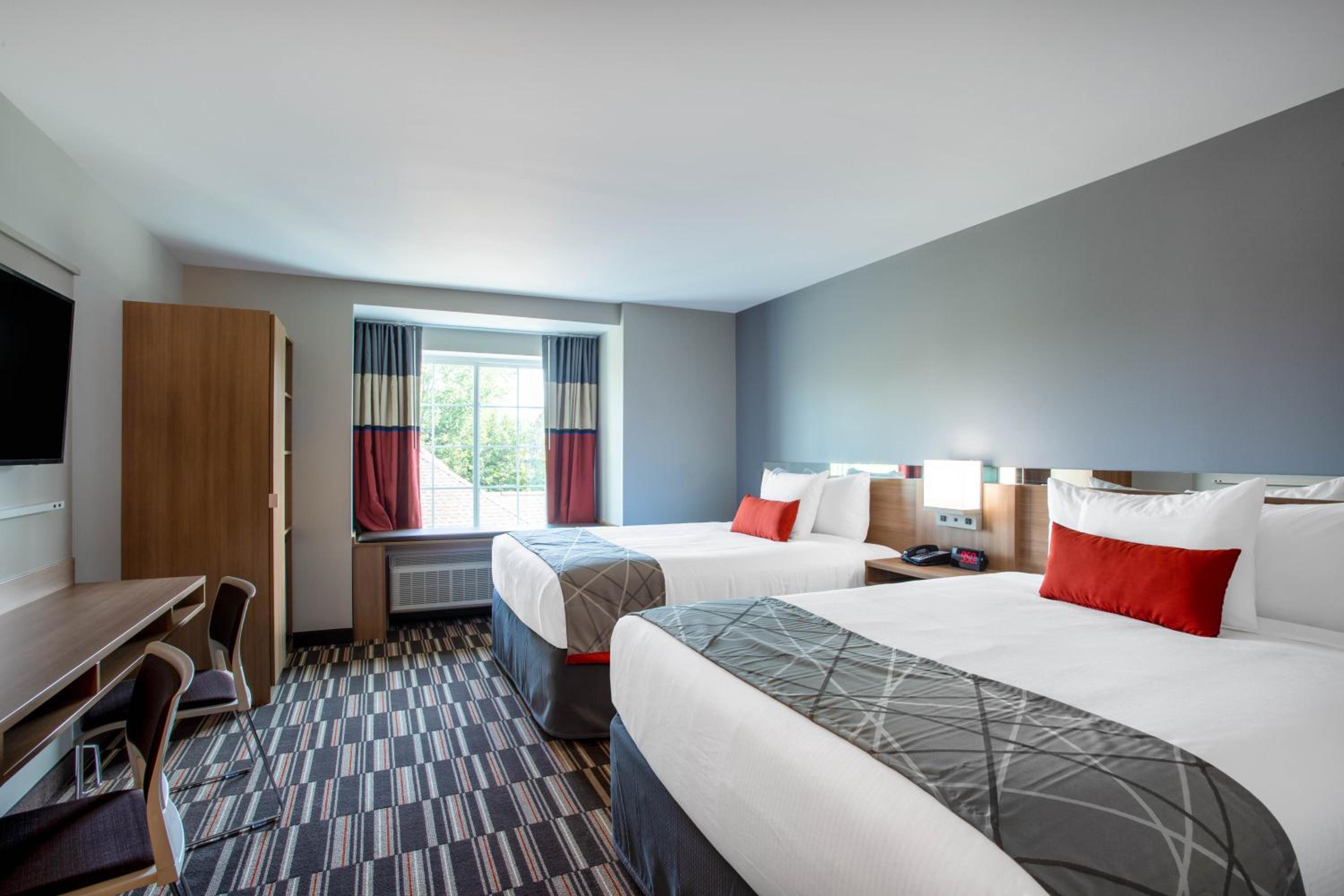 Queen Room with Two Queen Beds - Non-Smoking - Photo 1