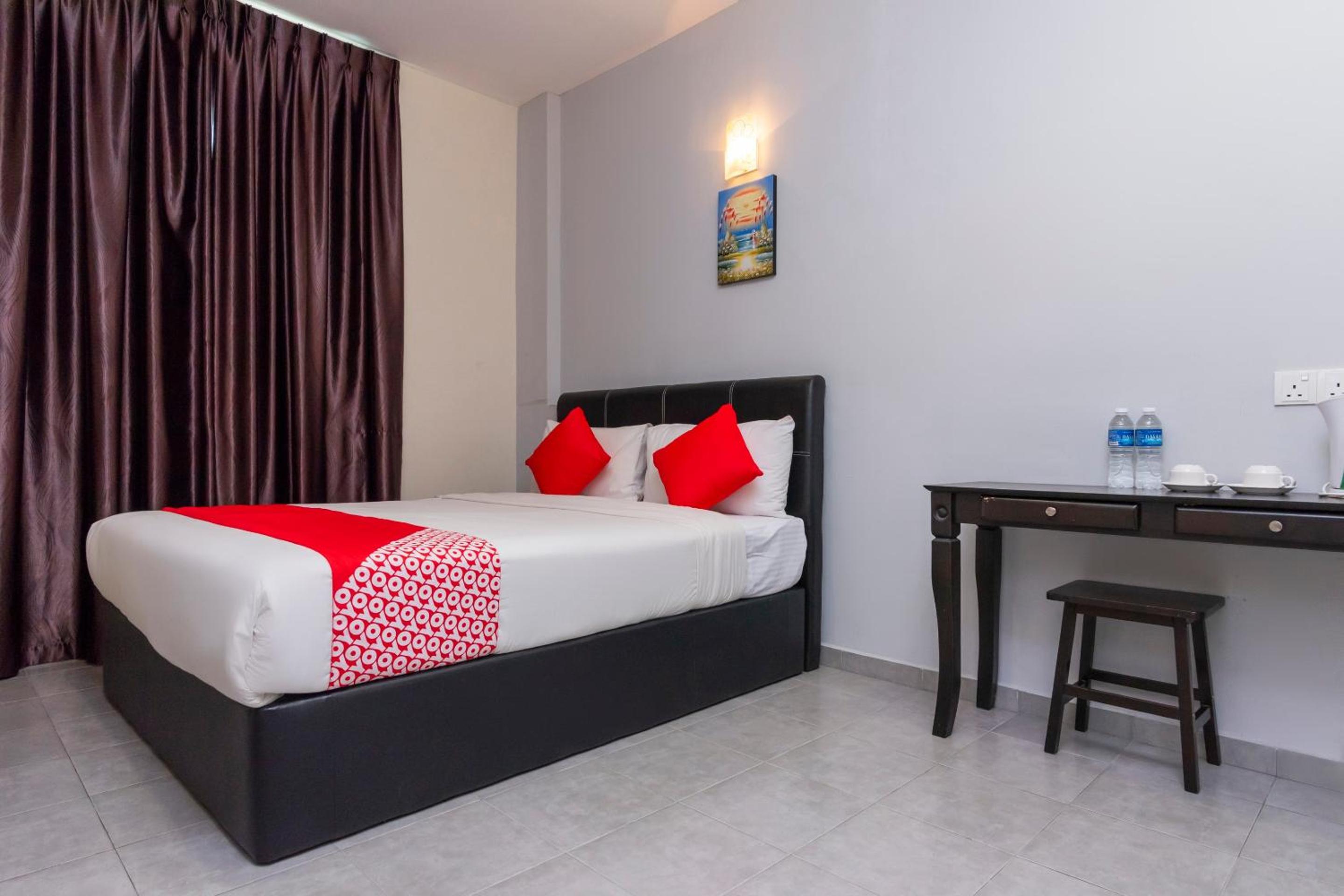 Deluxe Queen Room - Photo 1