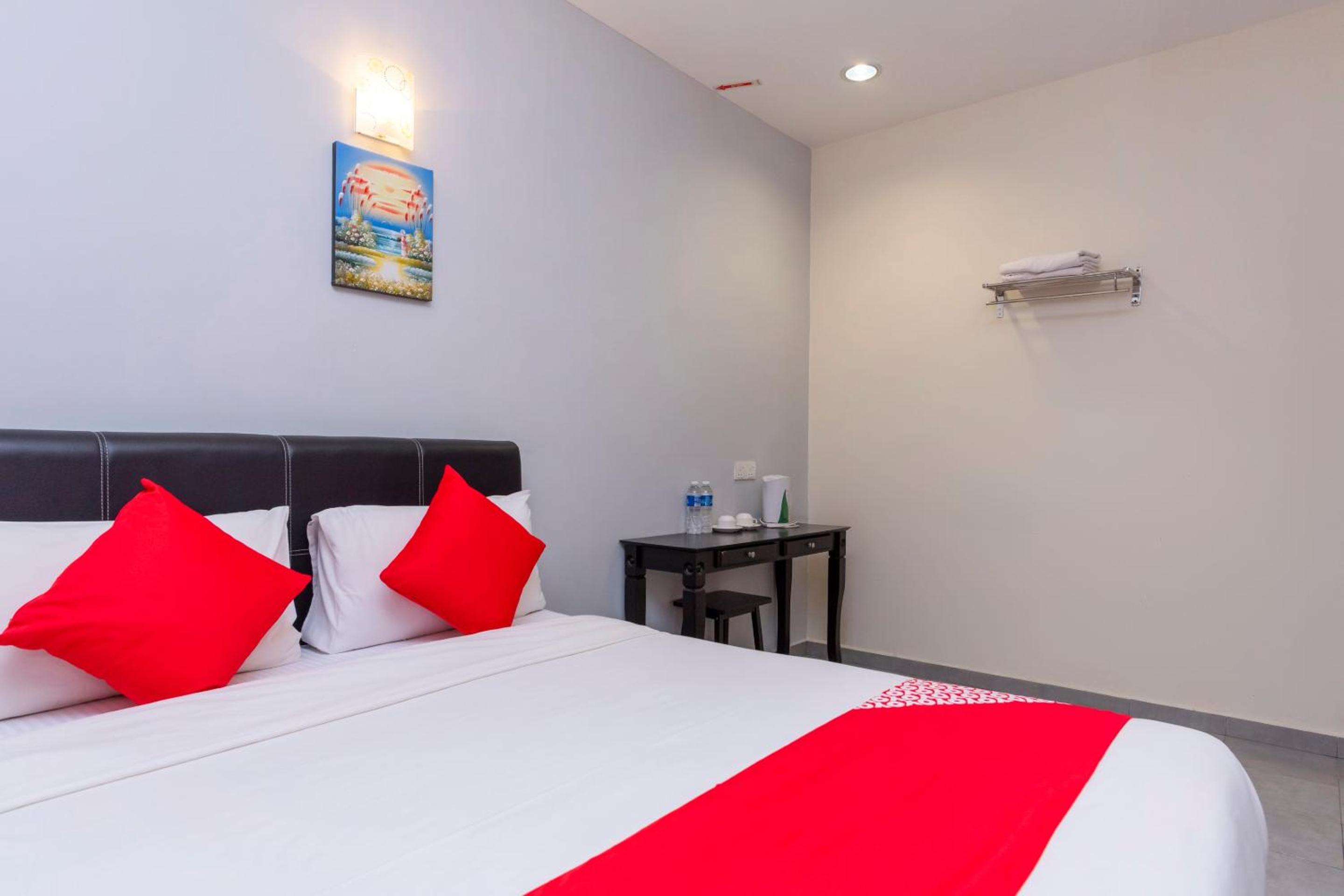 Deluxe Queen Room - Photo 2