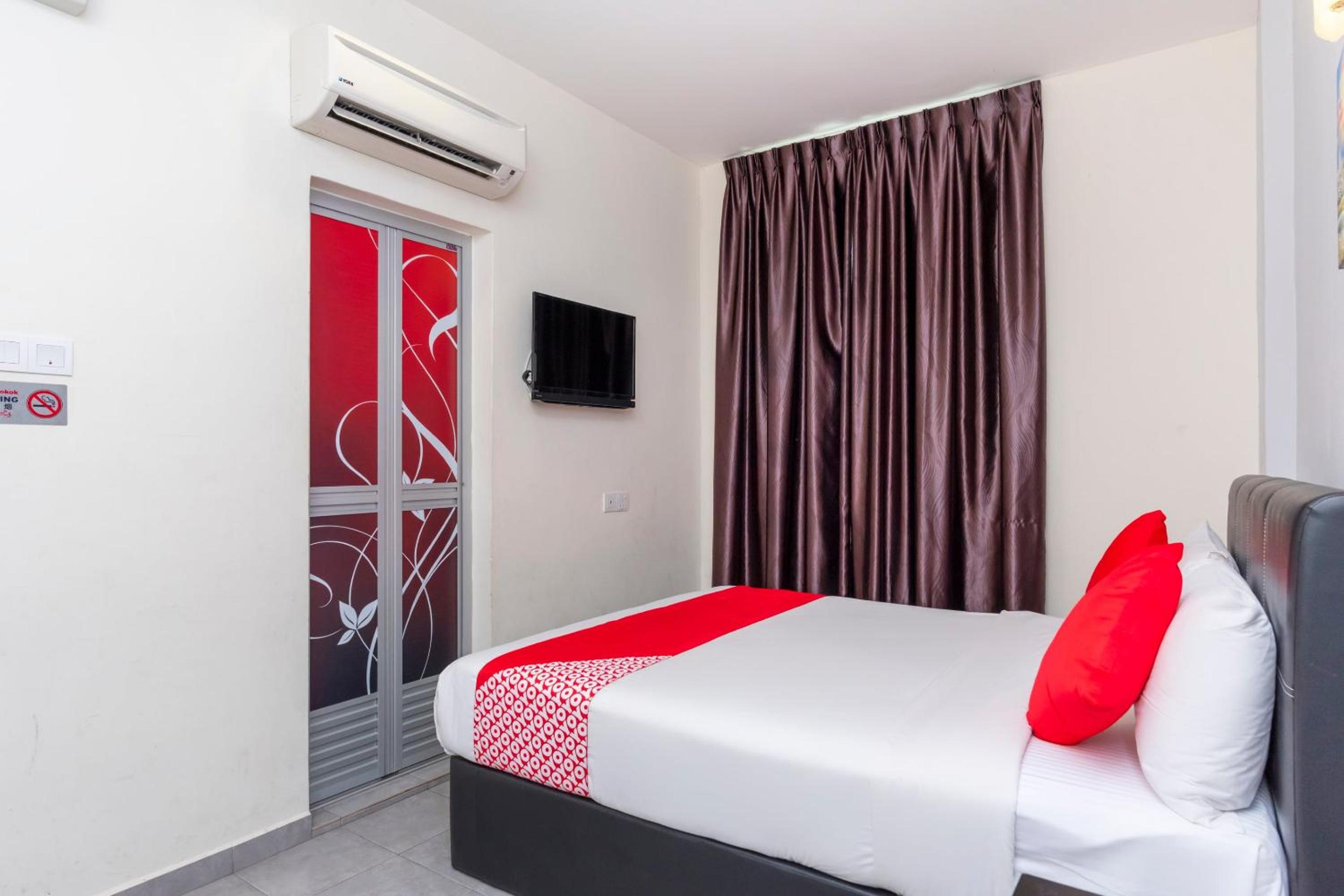 Deluxe Queen Room - Photo 3