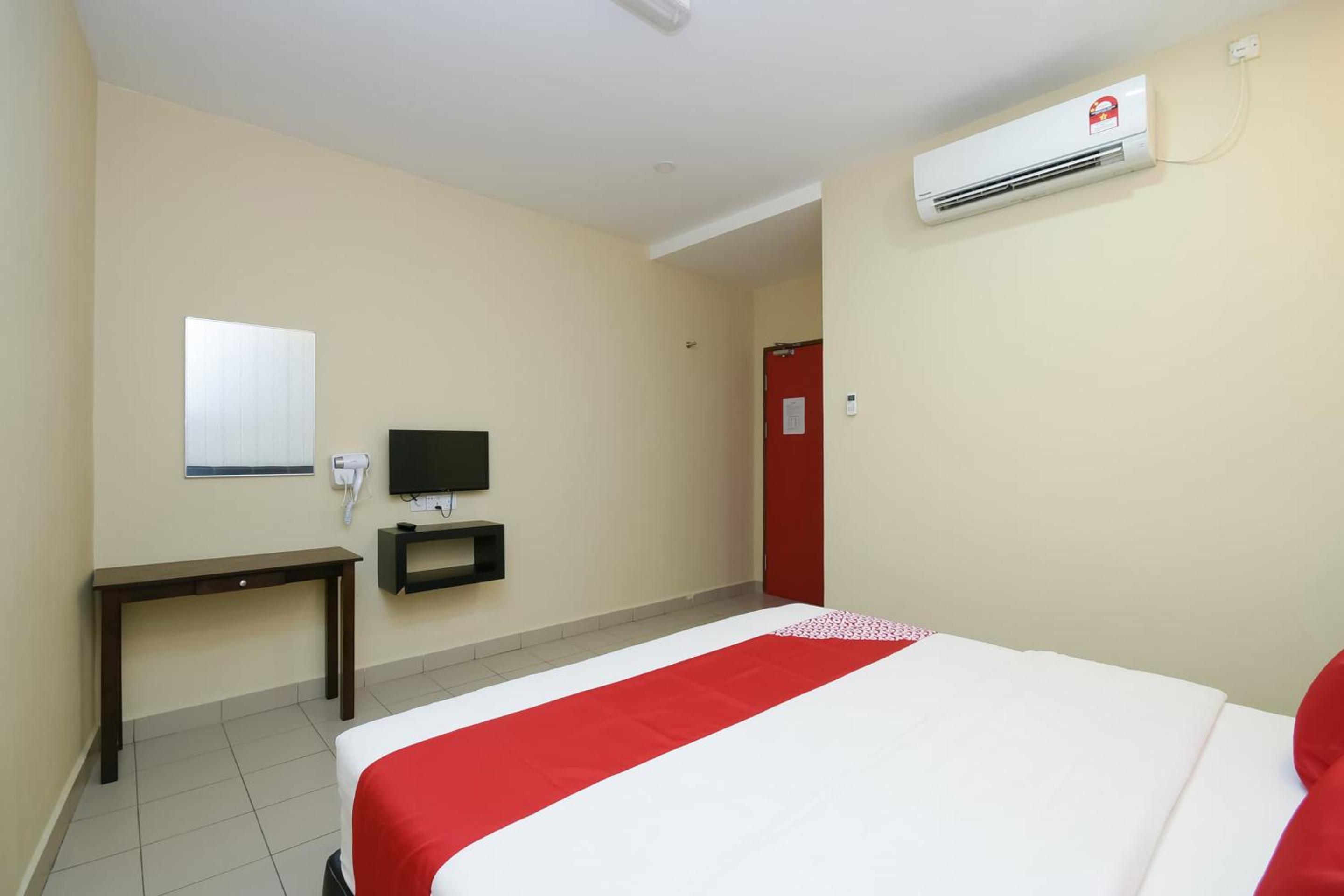 Standard King Room photo 2