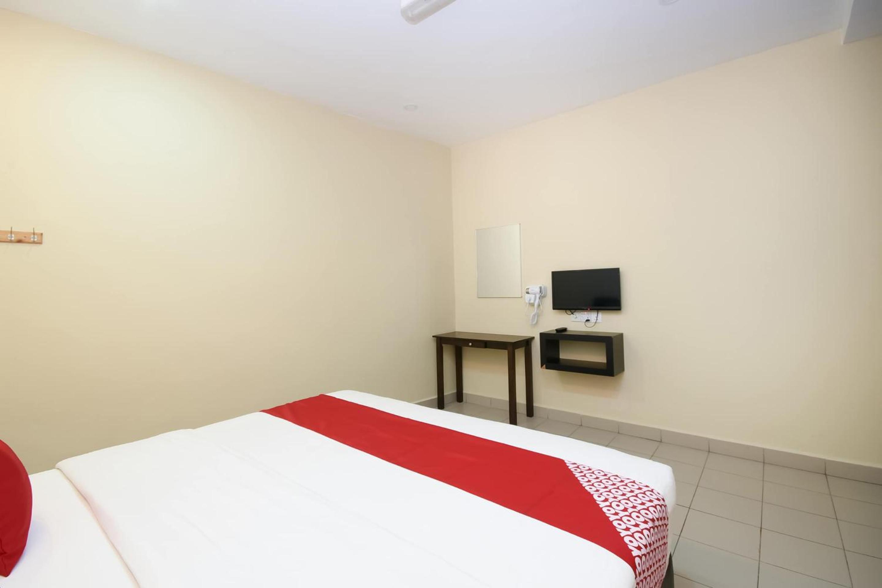 Standard King Room photo 3