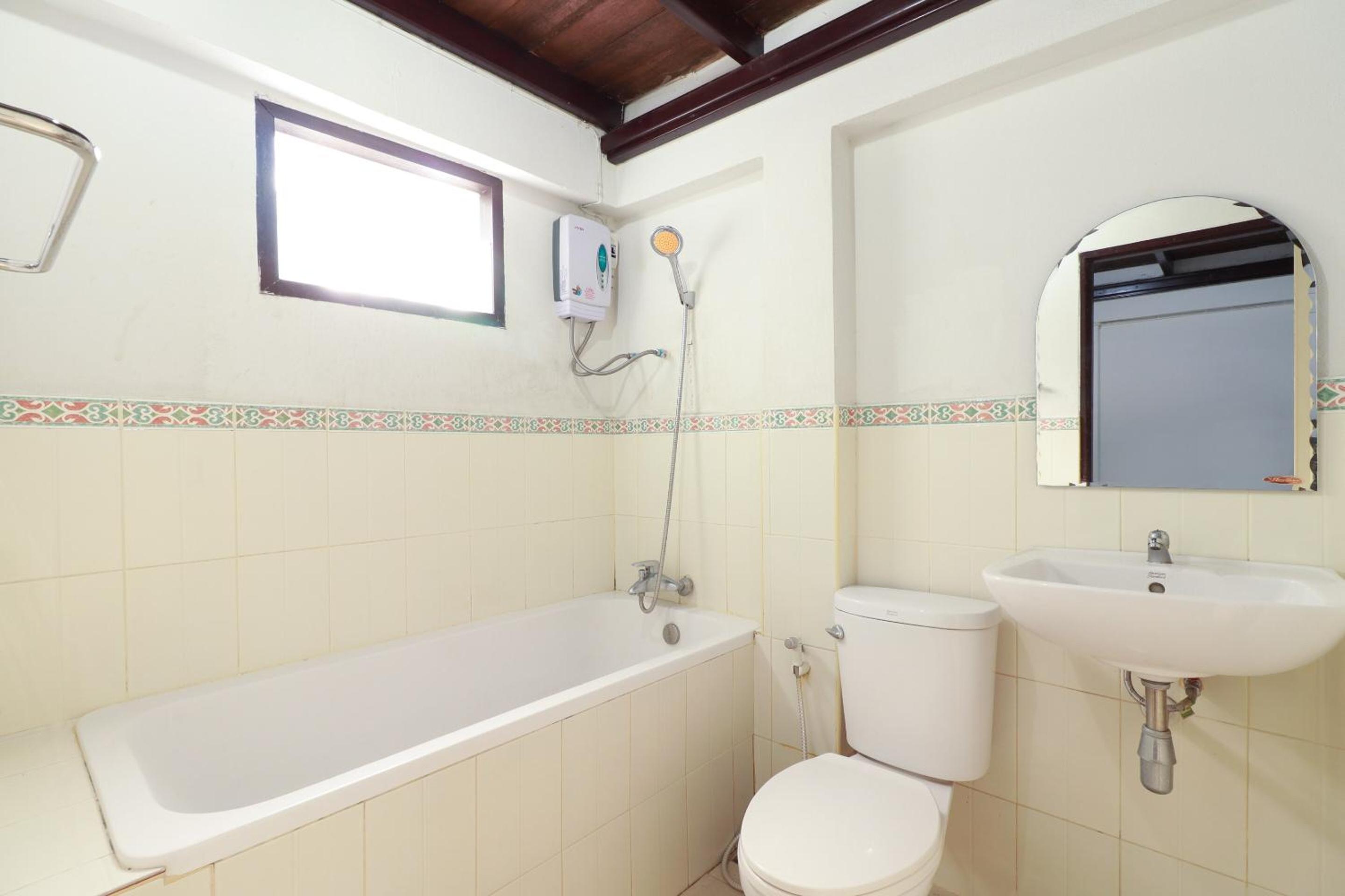 Standard Double Room - Photo 10