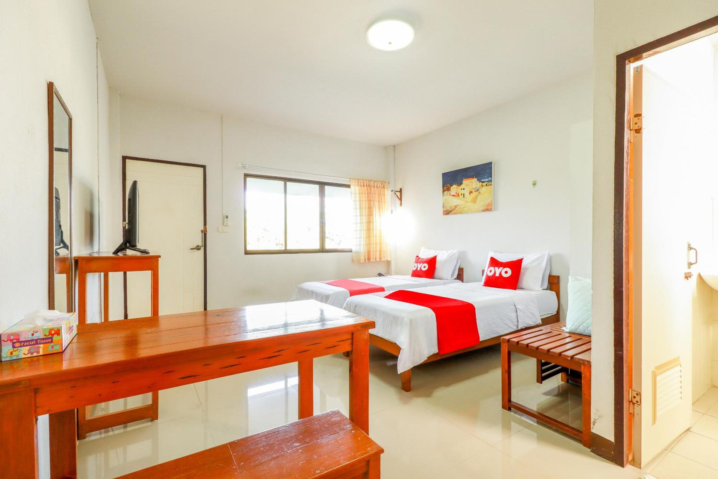 Standard Twin Room - Photo 3