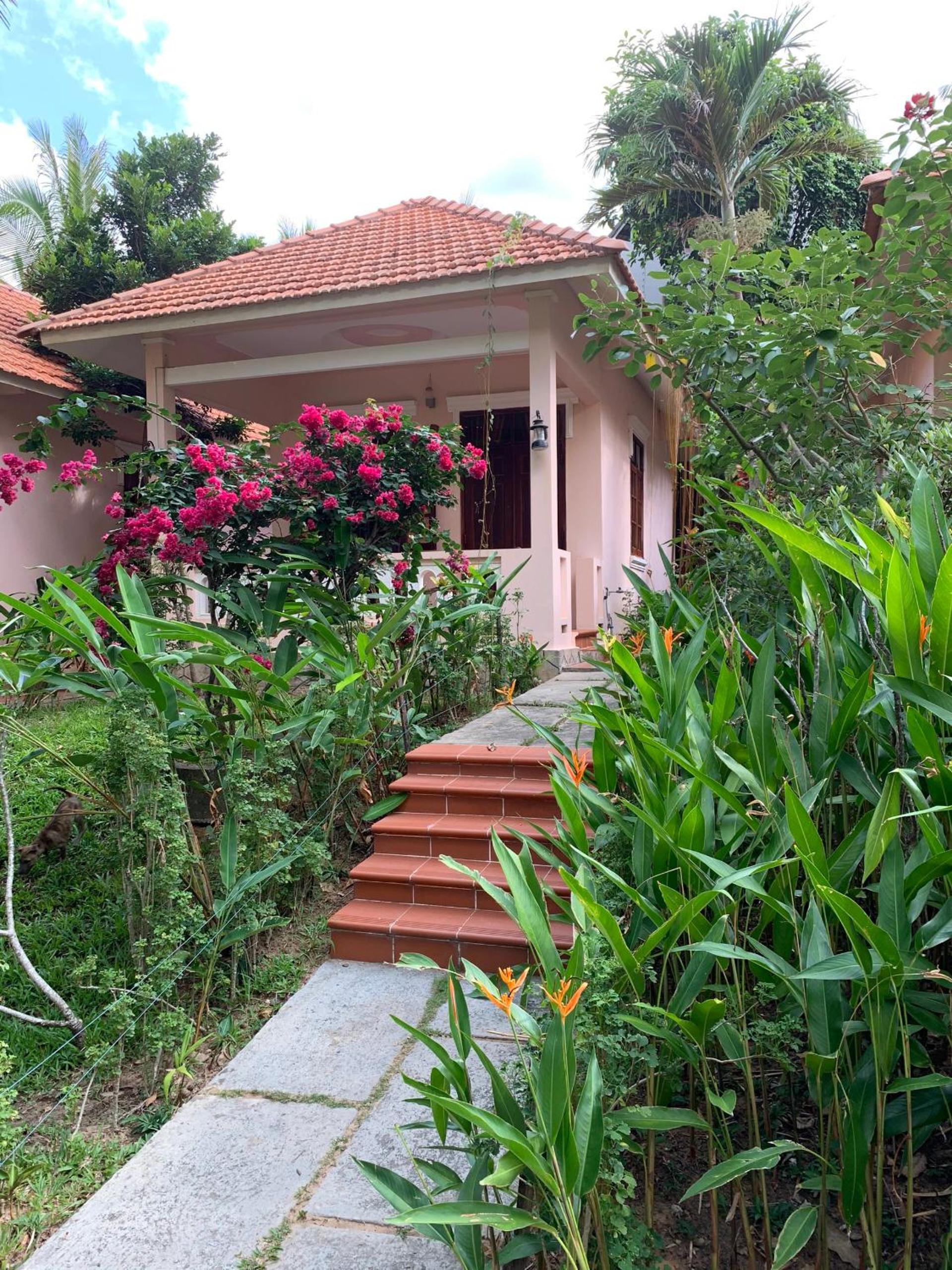 Bungalow with Garden View photo 2