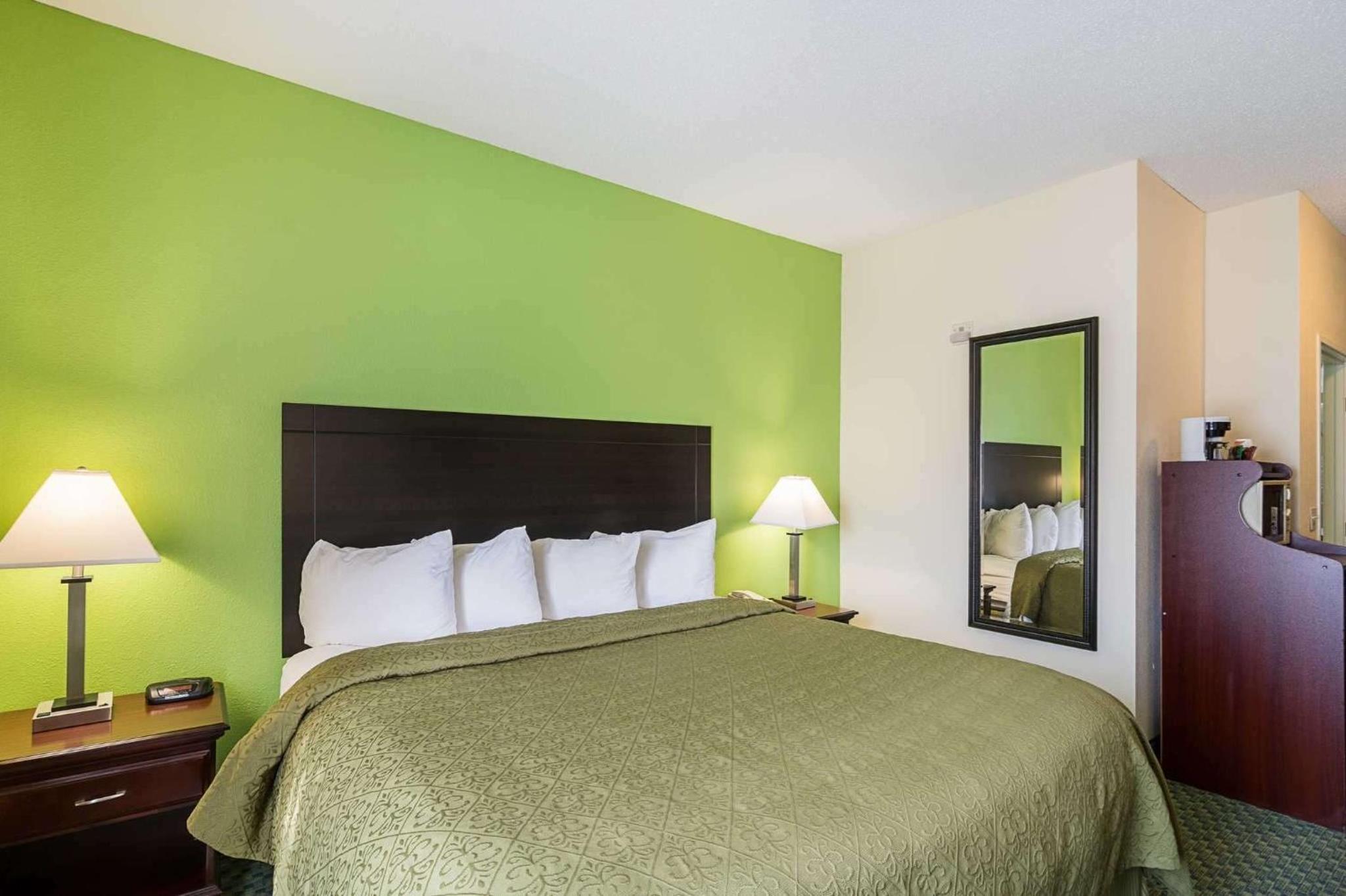 King Suite - Disability Access - Photo 2