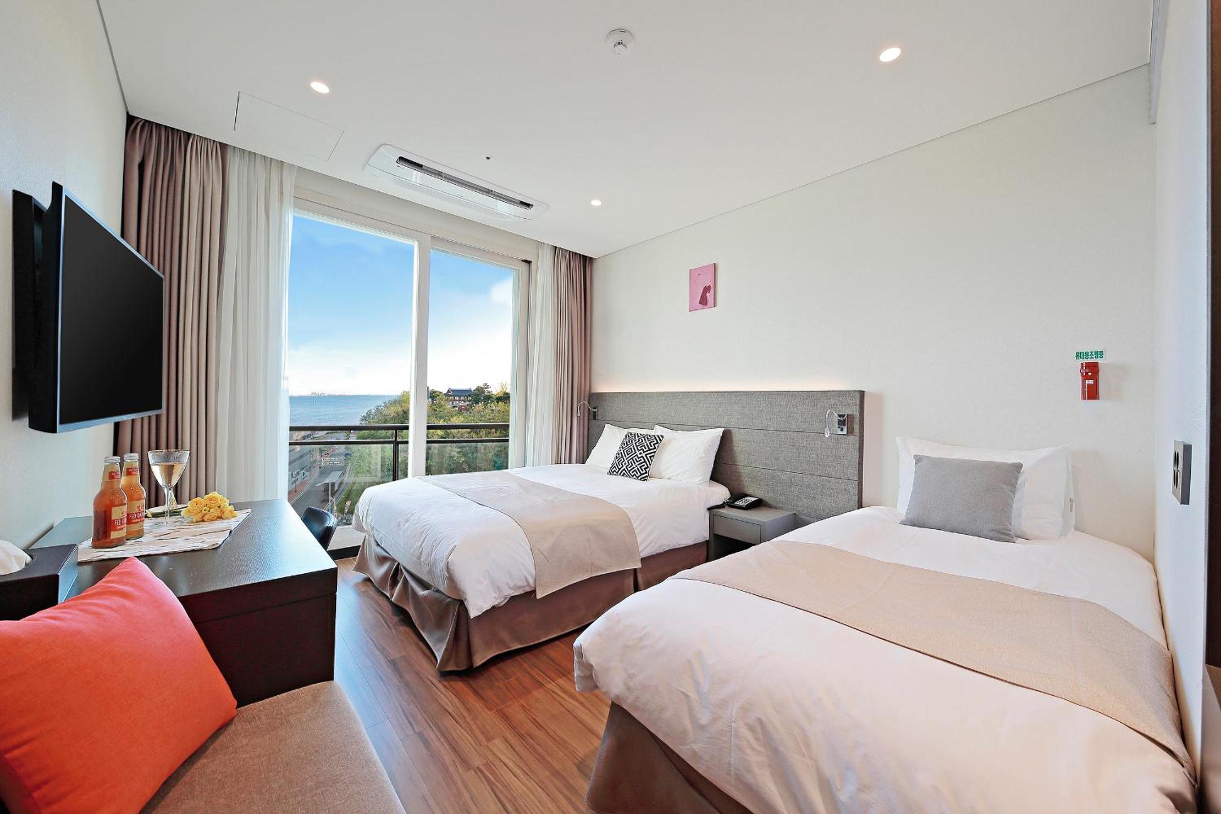 Premier Family Twin Room with Sea View