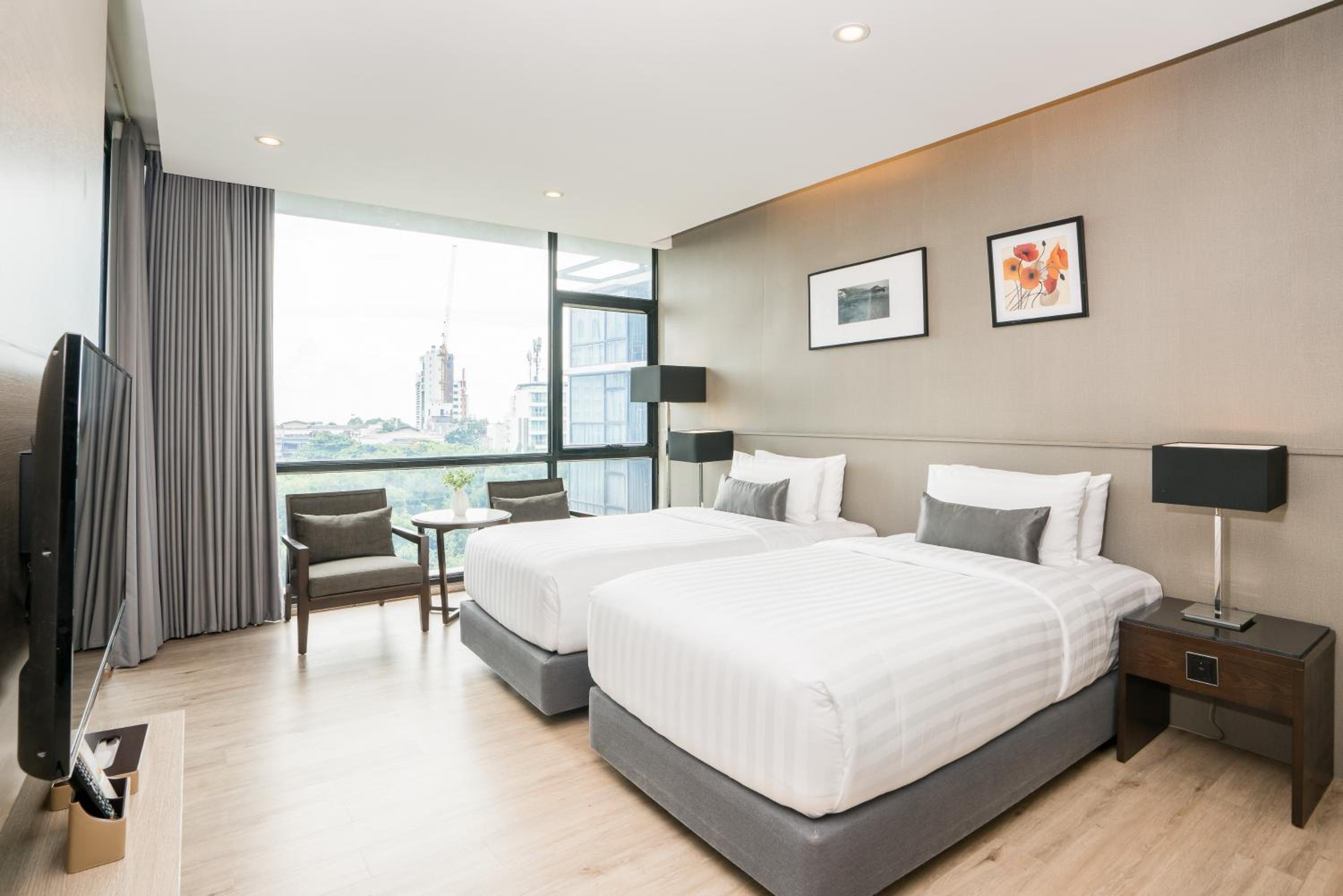 Deluxe Double or Twin Room with City View - Photo 1