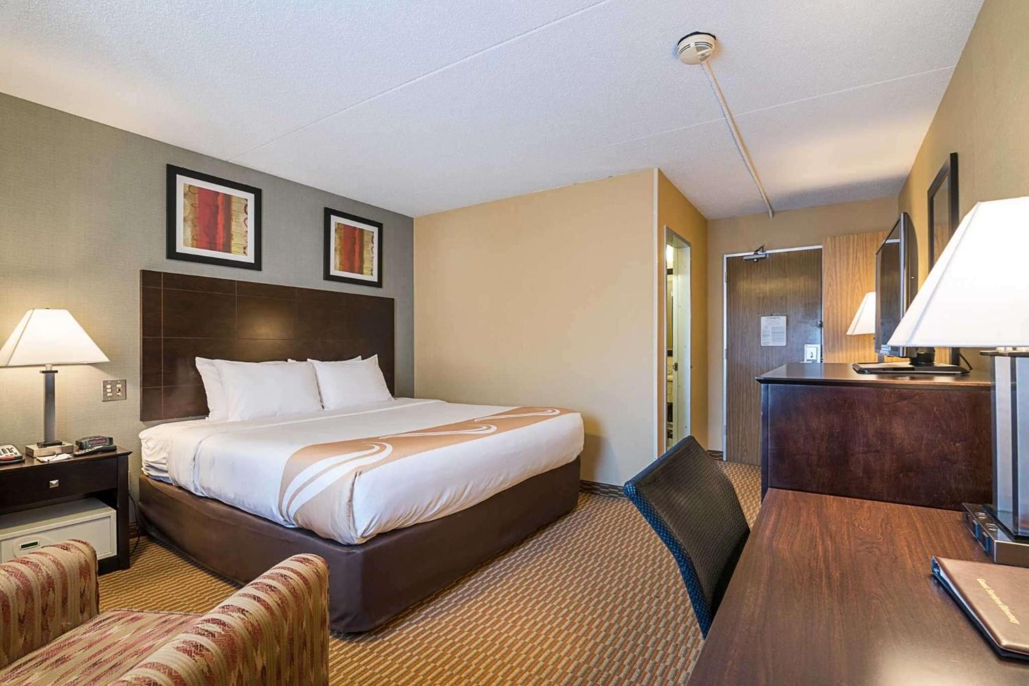 King Room - Non-Smoking - Photo 2