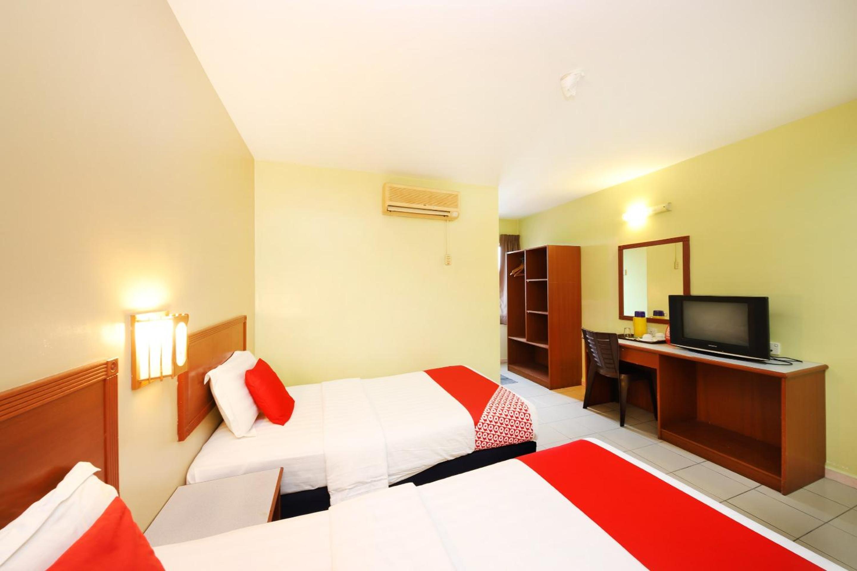 Standard Twin Room - Photo 8