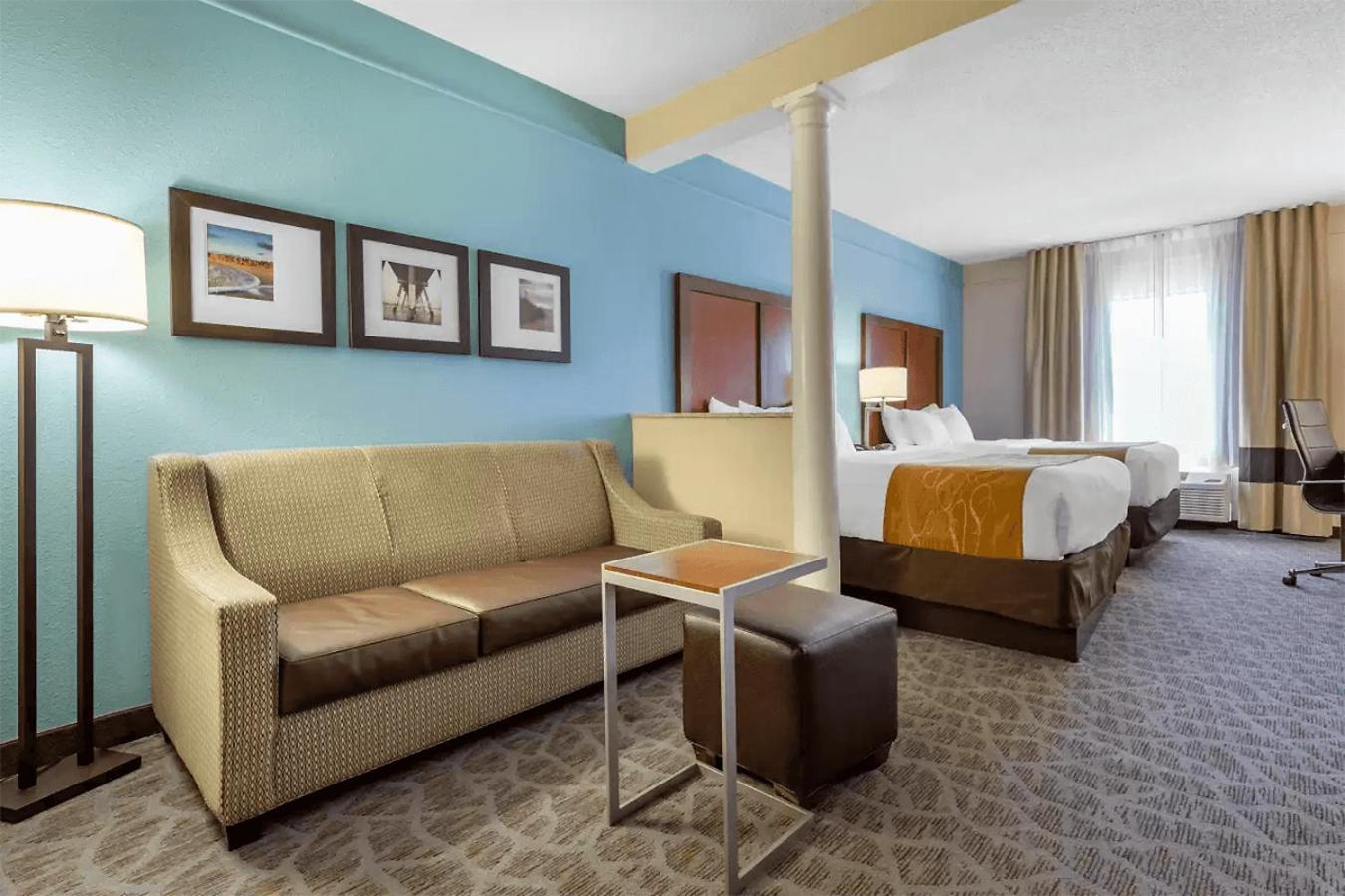 Queen Suite with Two Queen Beds - Non-Smoking - Photo 5