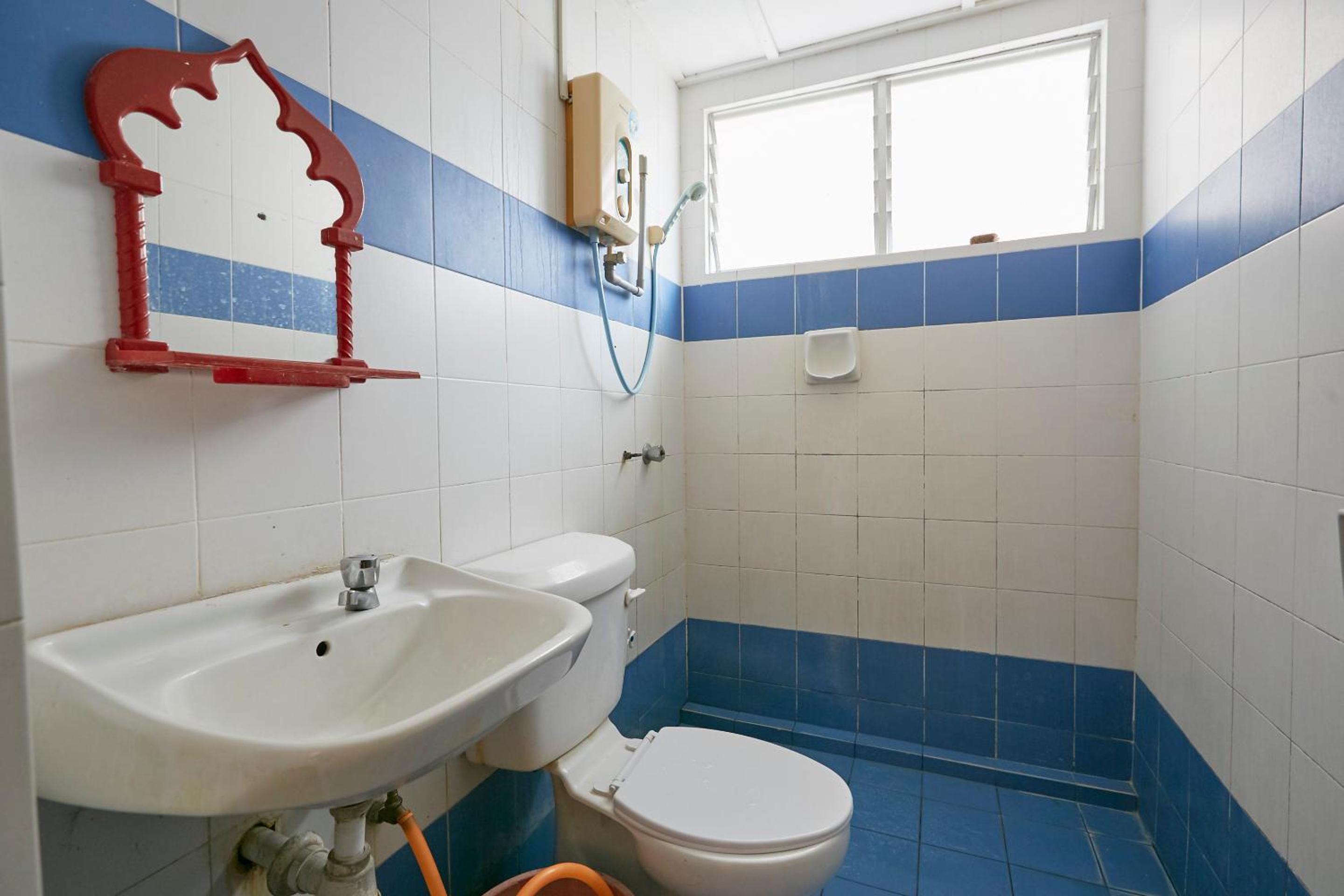 One-Bedroom Apartment - Photo 2