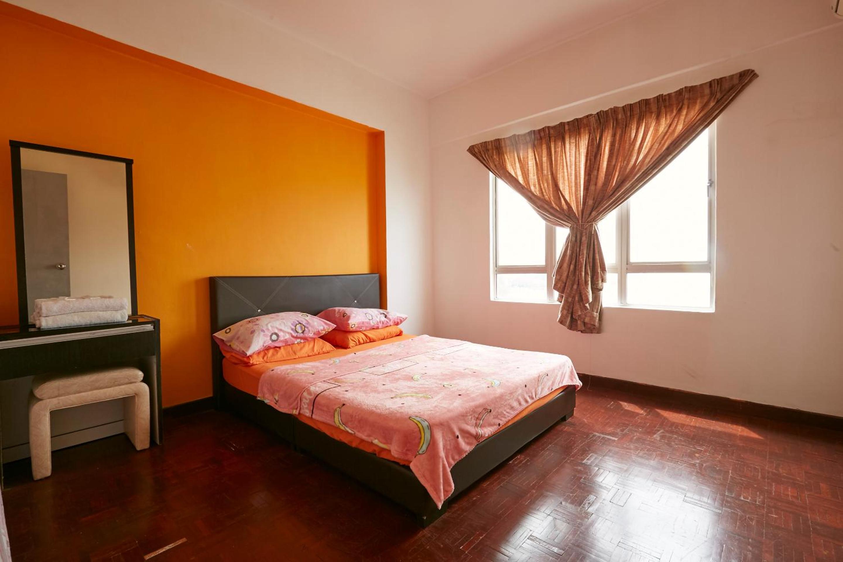 One-Bedroom Apartment - Photo 1