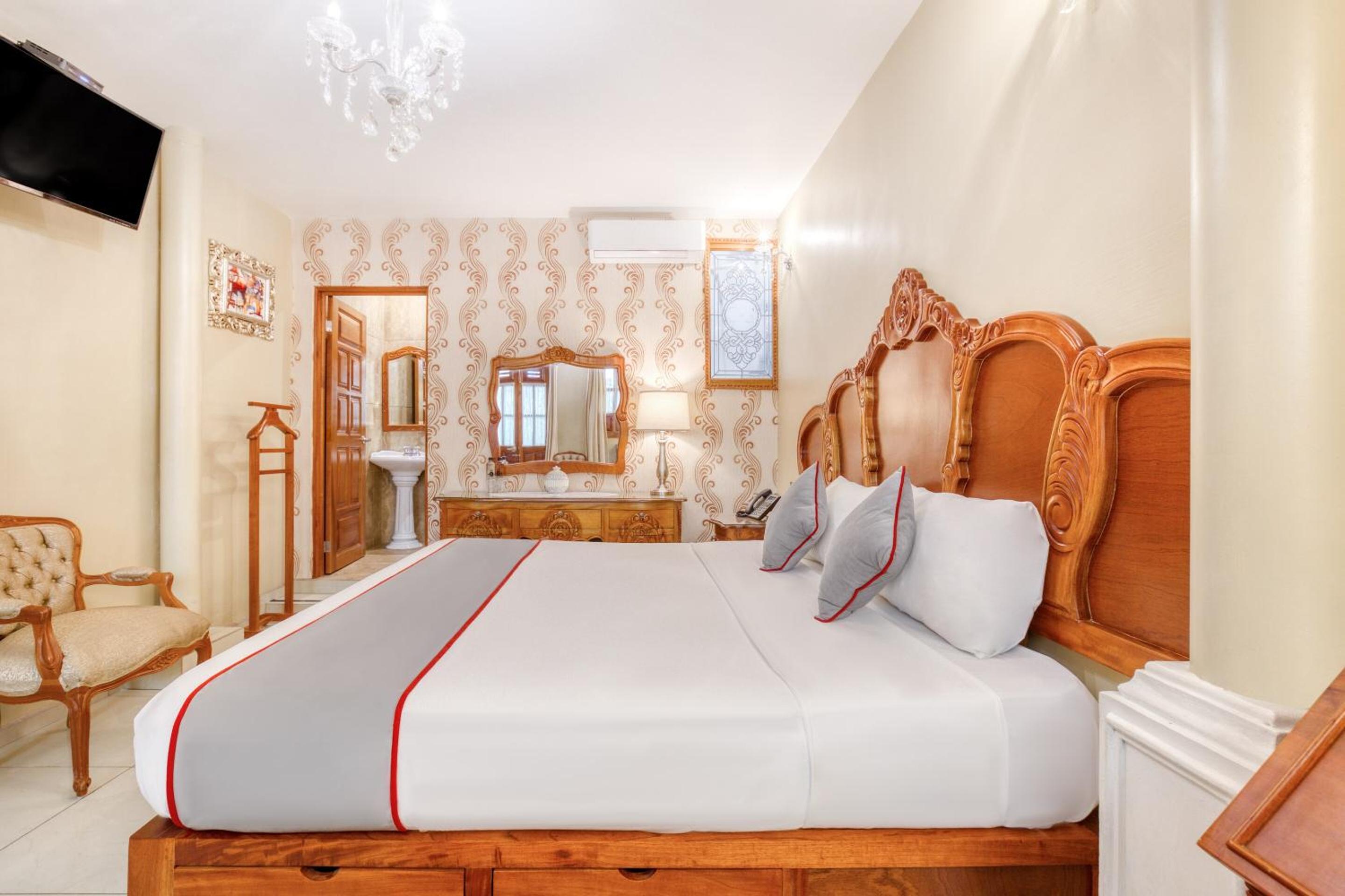 Deluxe King Room photo 3