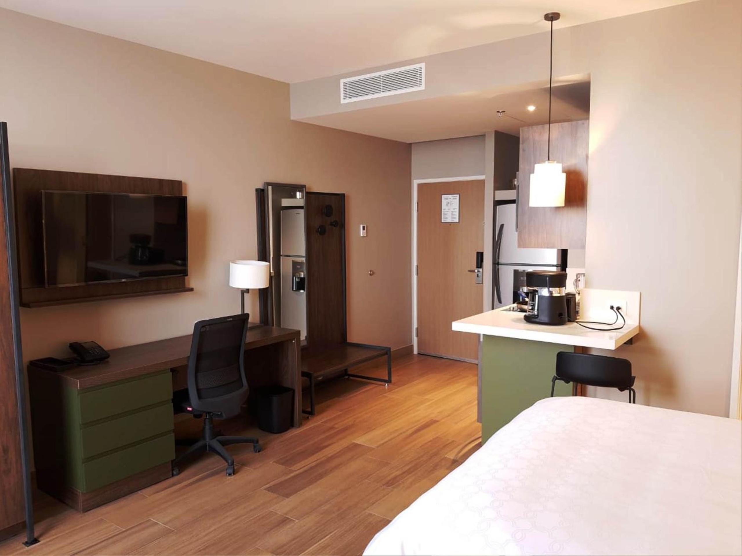 King Room - Disability Access Tub/Non-Smoking