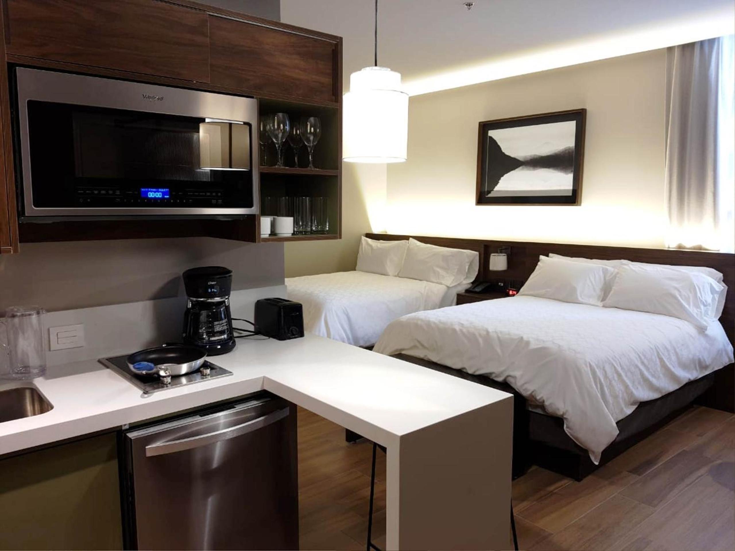 Studio Suite with Two Queen Beds thumbnail 6